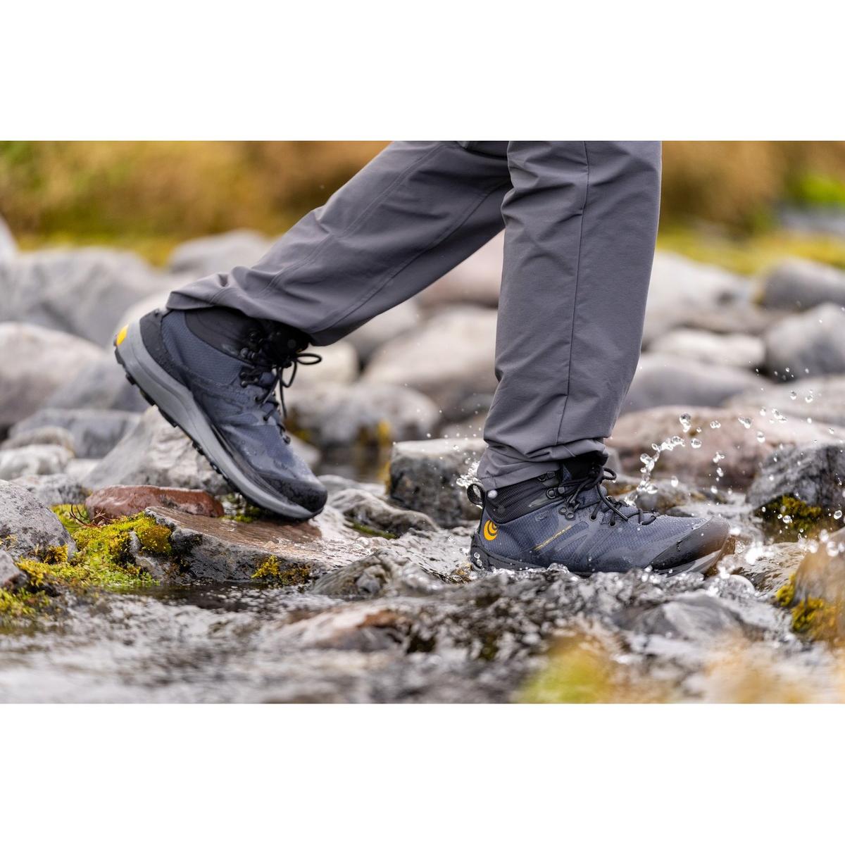 product/t/o/topo-athletic_m054-chaorg_charcoal-orange_6.jpg