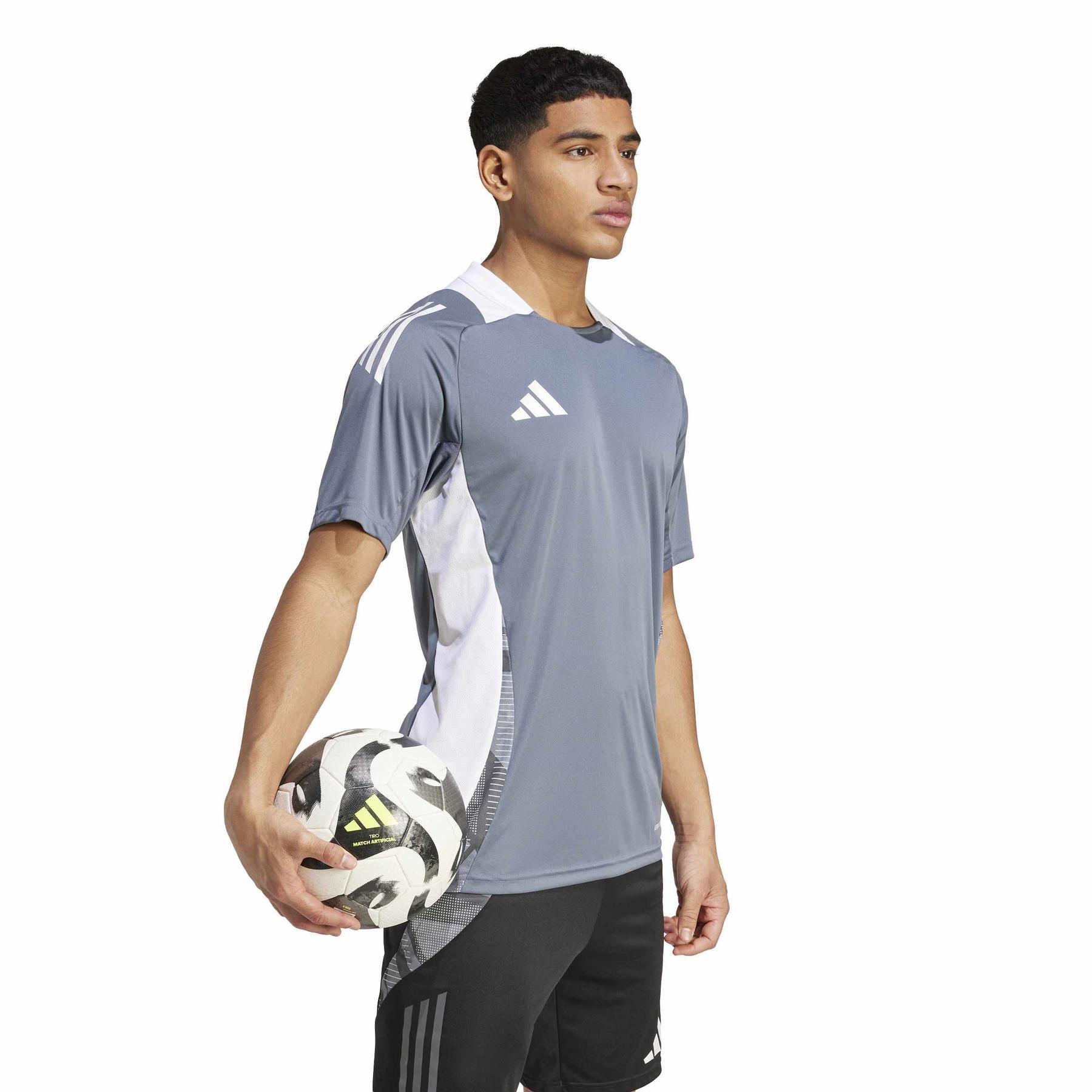 product/2/0/2025_09_adidas_iv6969_7_apparel_on_model_walking_view_white.jpg