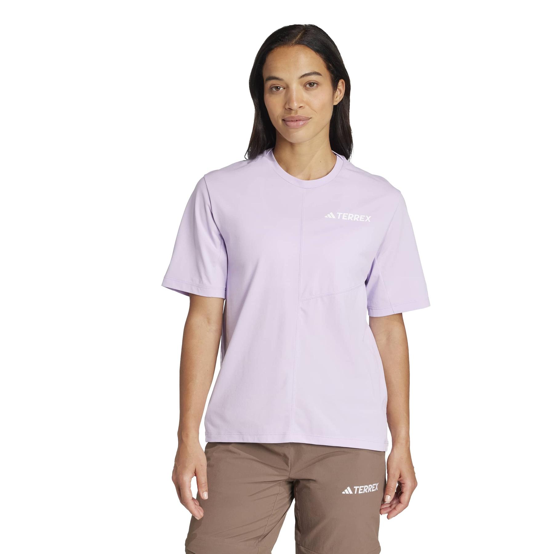 product/2/0/2025_09_adidas_jn3890_2_apparel_on_model_standard_view_white.jpg