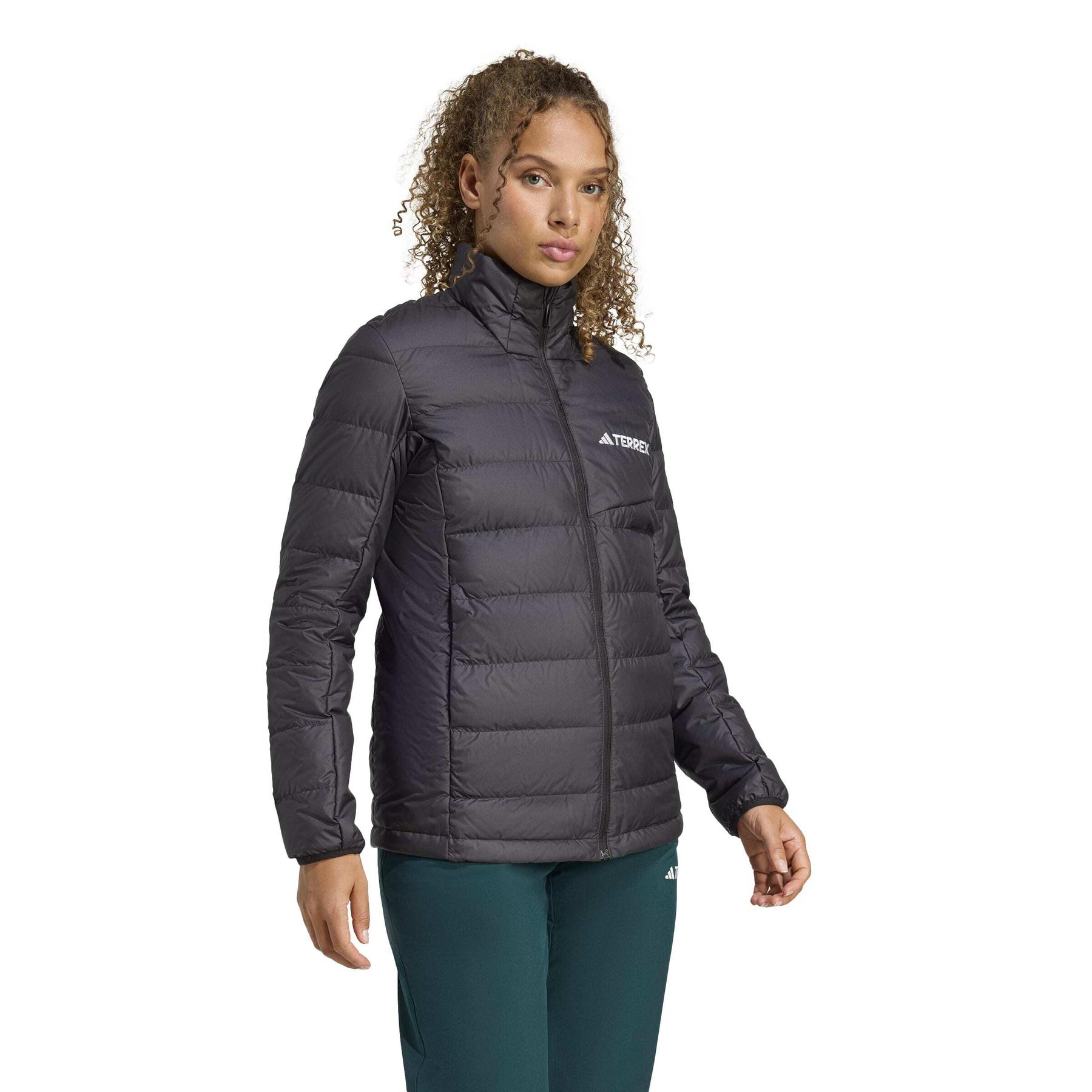 product/2/0/2025_09_adidas_jz9958_4_apparel_on_model_walking_view_white.jpg