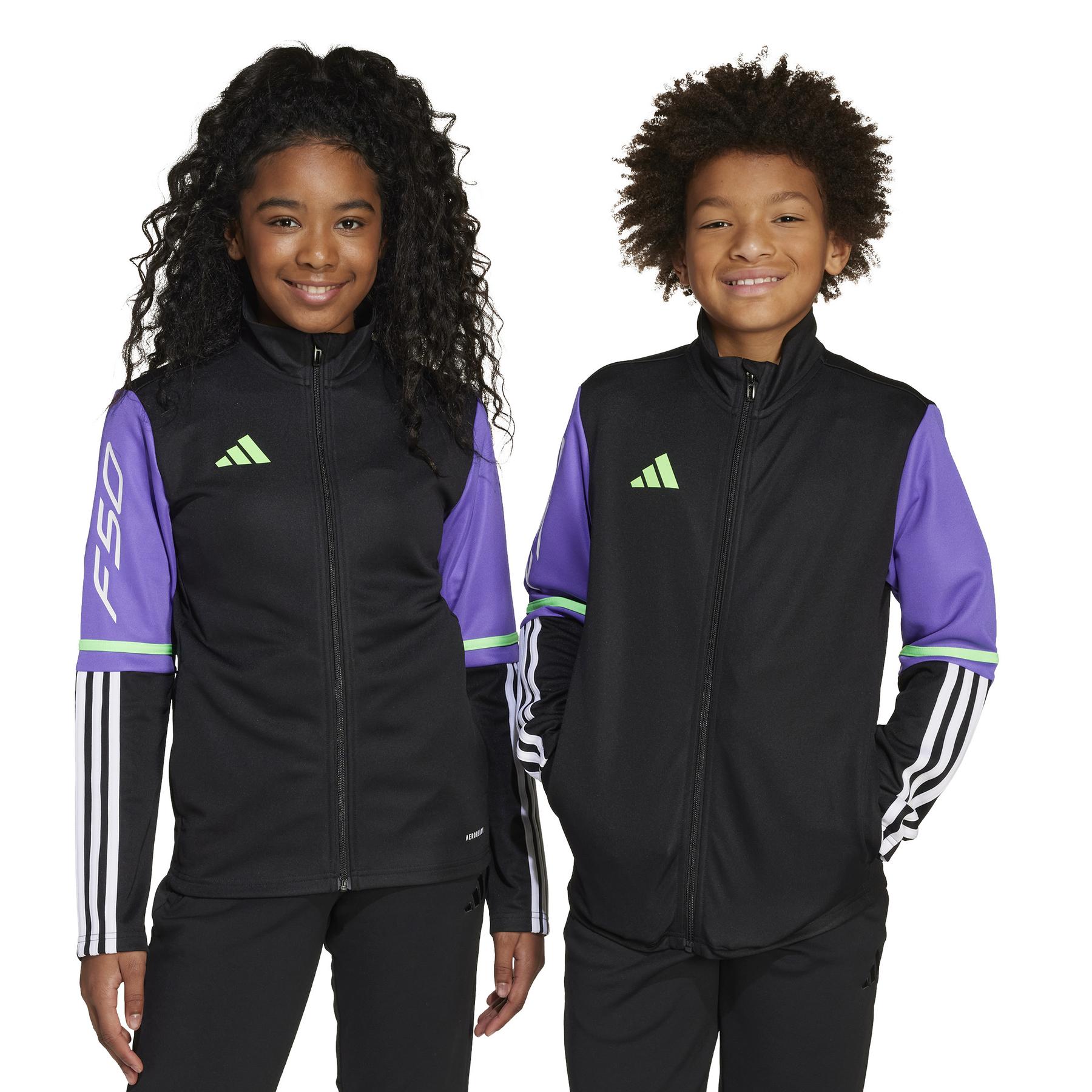 product/2/0/2025_09_adidas_ka7167_8_apparel_on_model_standard_unisex_pair_shot_white.jpg