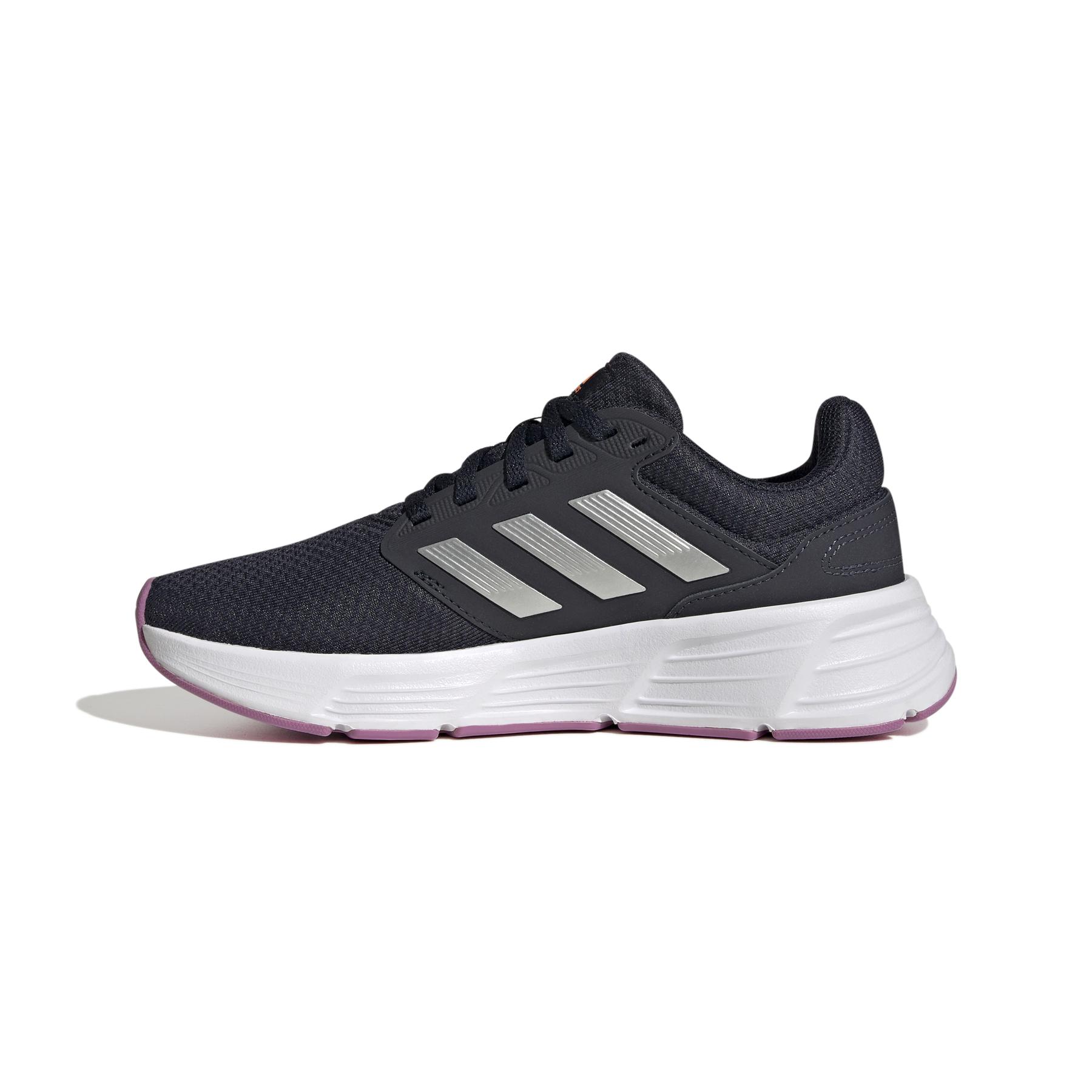 product/a/d/adidas_gw4137_5_footwear_photography_side_medial_center_view_white_000.jpg