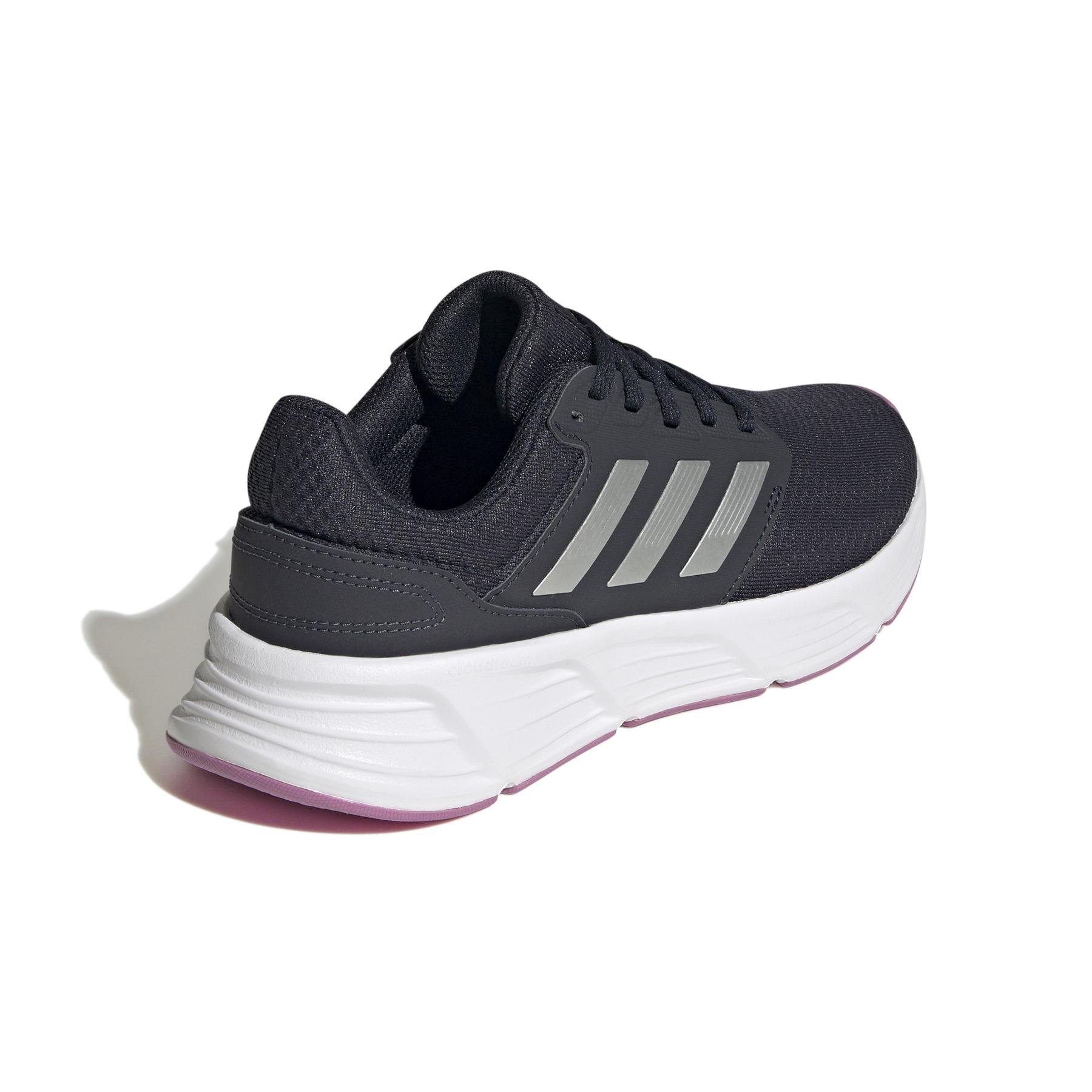product/a/d/adidas_gw4137_7_footwear_photography_back_lateral_top_view_white_000.jpg
