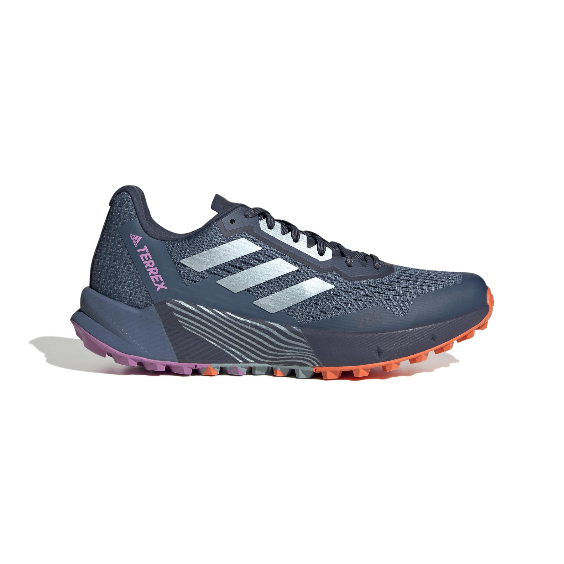 product/a/d/adidas_gz1901_1_footwear_photography_side_lateral_center_view_white_000.jpg