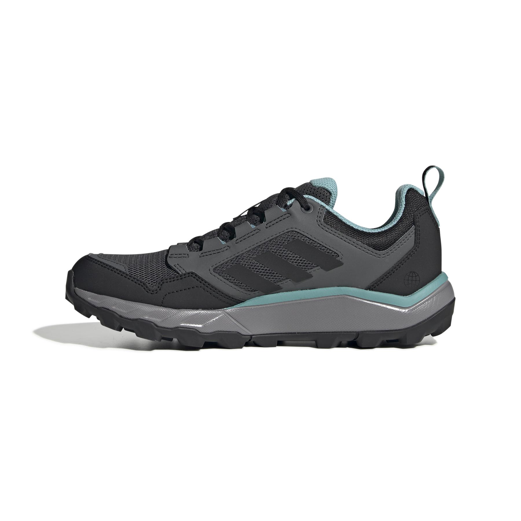 product/a/d/adidas_h05684_5_footwear_photography_side_medial_center_view_white_000.jpg