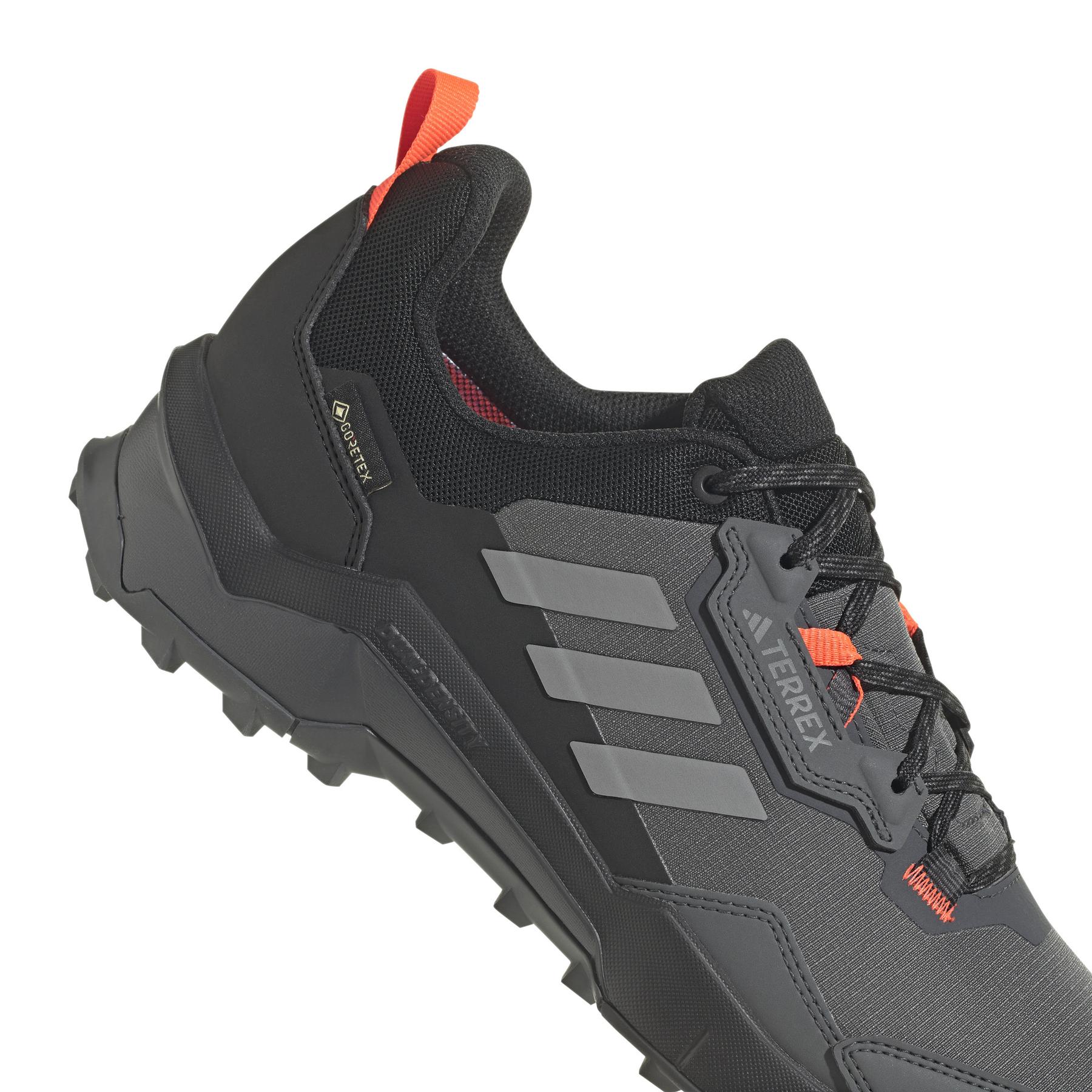 product/a/d/adidas_hp7396_9_footwear_photography_detail_view_2_white-nw052424.jpg