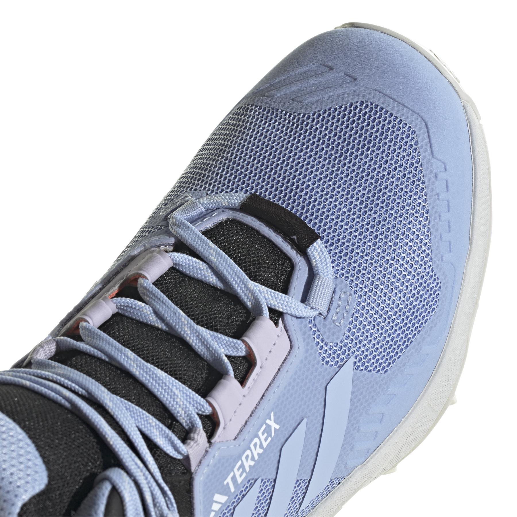 product/a/d/adidas_hp8711_8_footwear_photography_detail_view_1_white_000.jpg