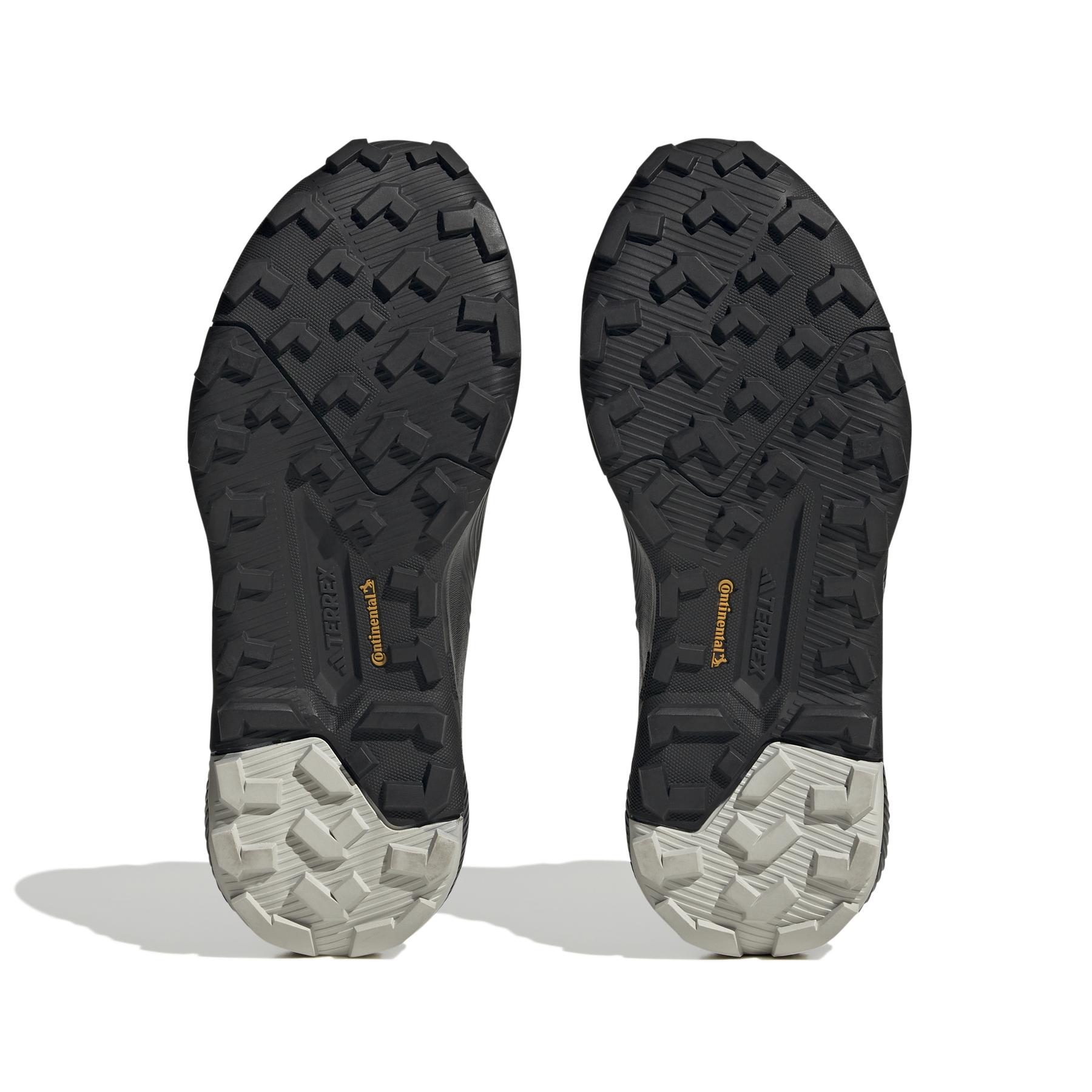 product/a/d/adidas_hq3556_4_footwear_photography_bottom_view_white_000.jpg