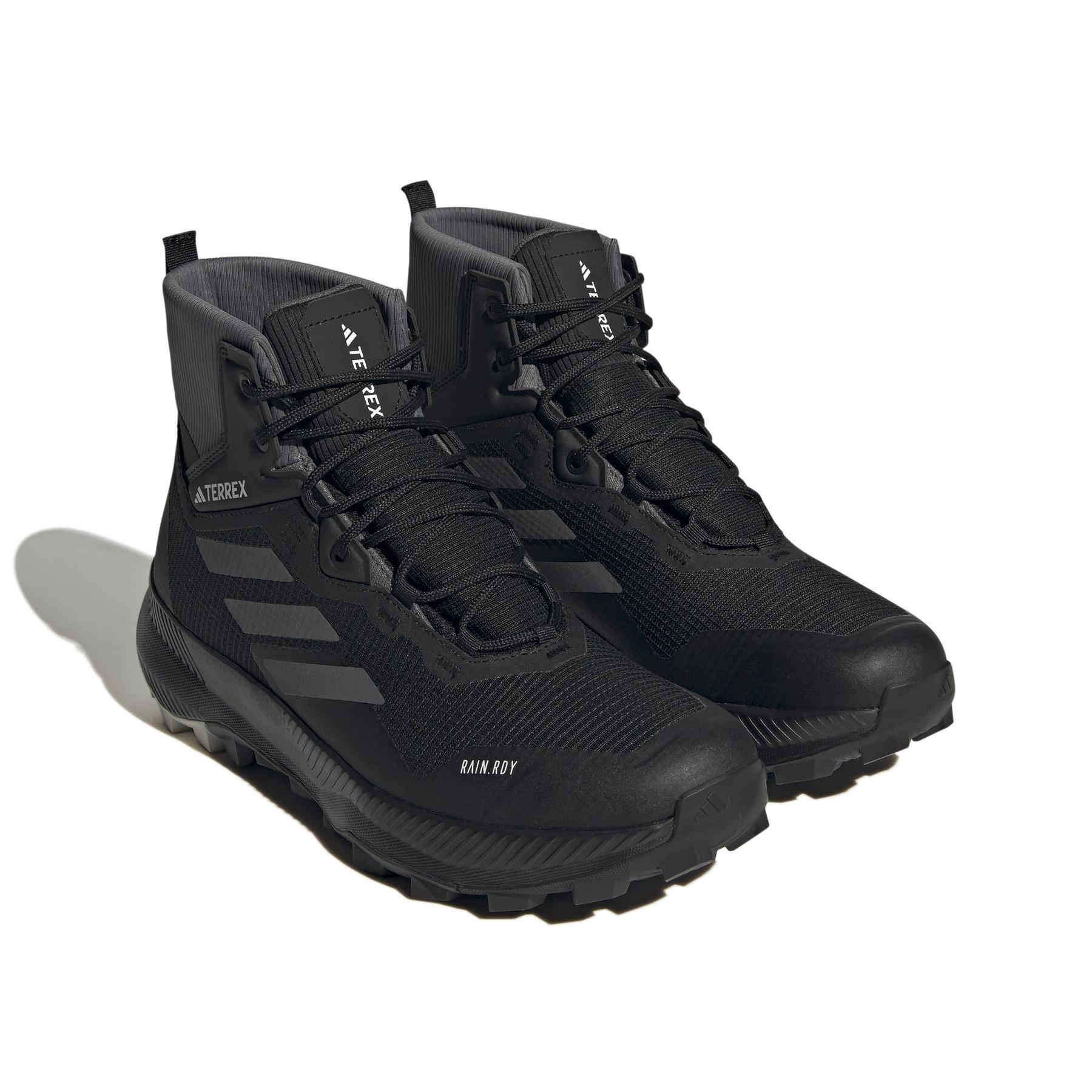 product/a/d/adidas_hq3556_6_footwear_photography_front_lateral_top_view_white_000.jpg
