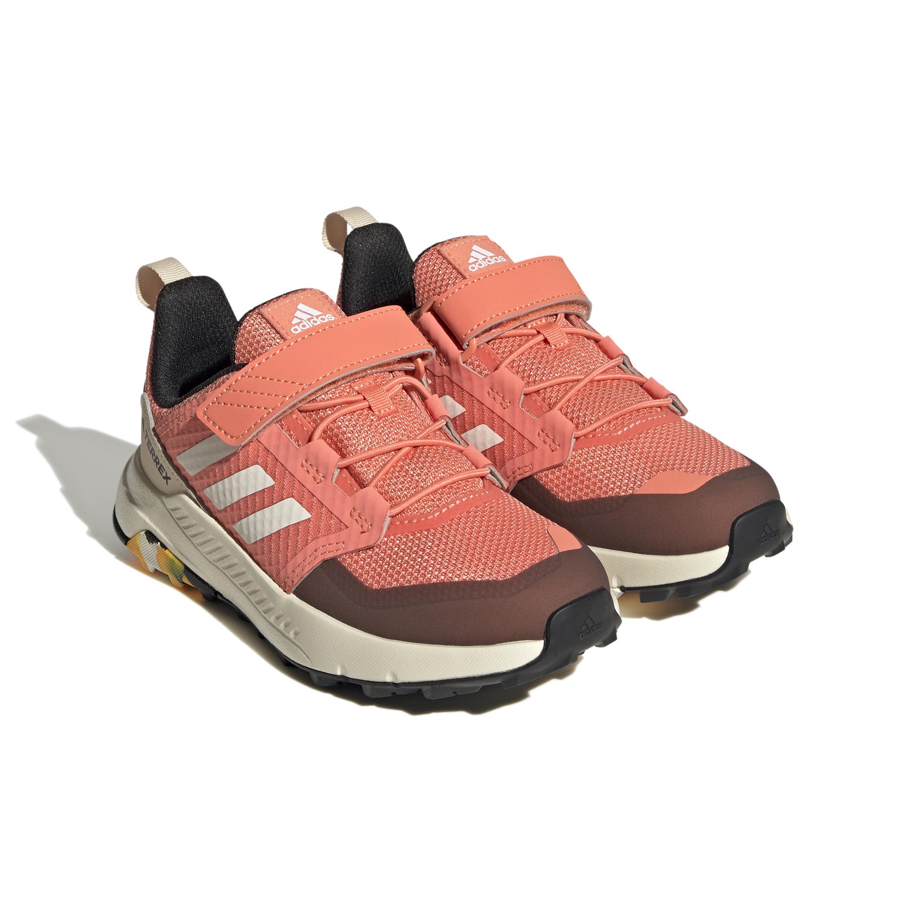 product/a/d/adidas_hq5814_6_footwear_photography_front_lateral_top_view_white_000.jpg