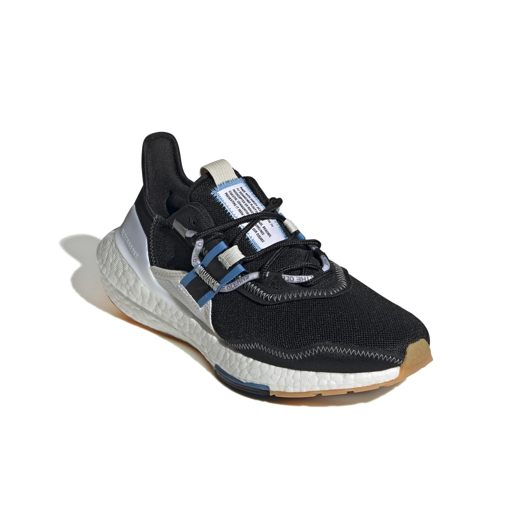 product/a/d/adidas_hq6533_6_footwear_photography_front_lateral_top_view_white_000.jpg