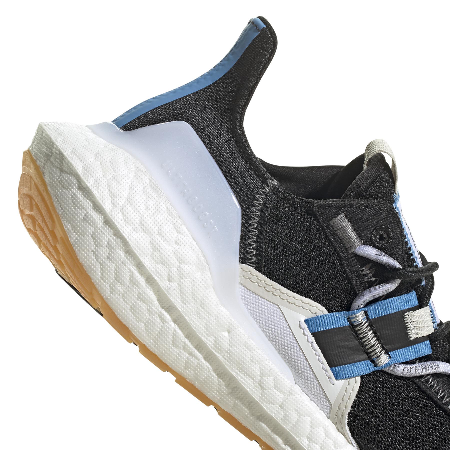 product/a/d/adidas_hq6533_9_footwear_photography_detail_view_2_white.jpg