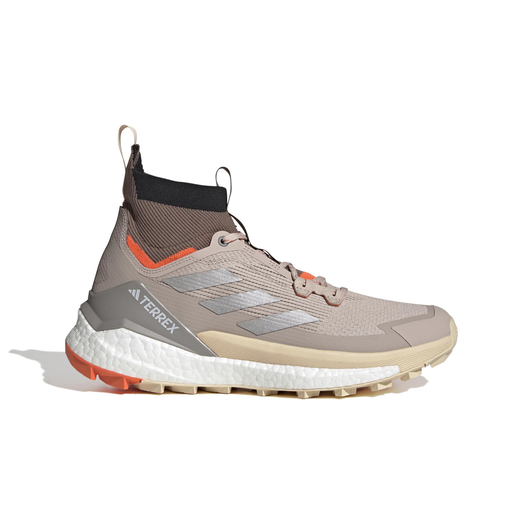 product/a/d/adidas_hq8397_1_footwear_photography_side_lateral_center_view_white_000.jpg