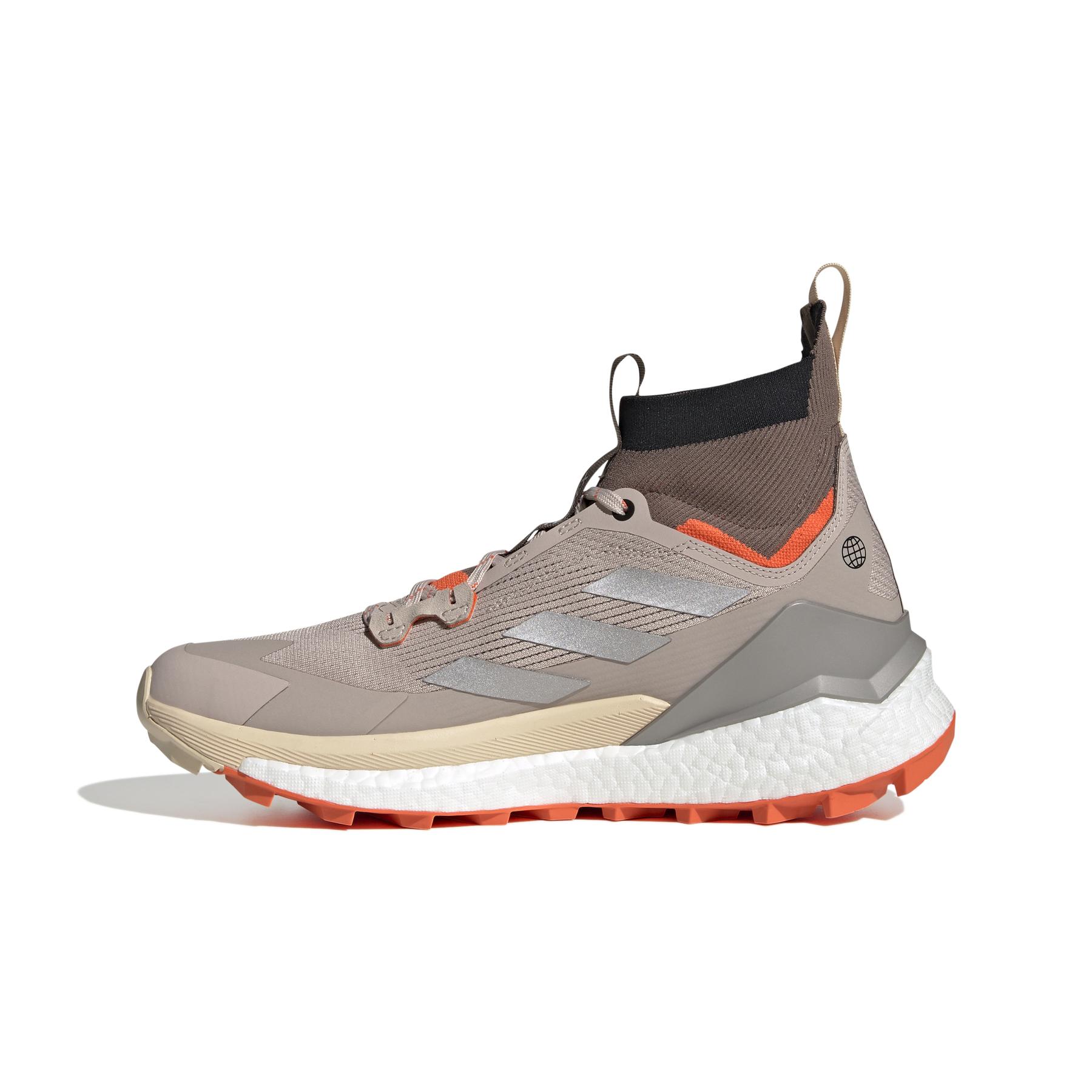 product/a/d/adidas_hq8397_5_footwear_photography_side_medial_center_view_white_000.jpg