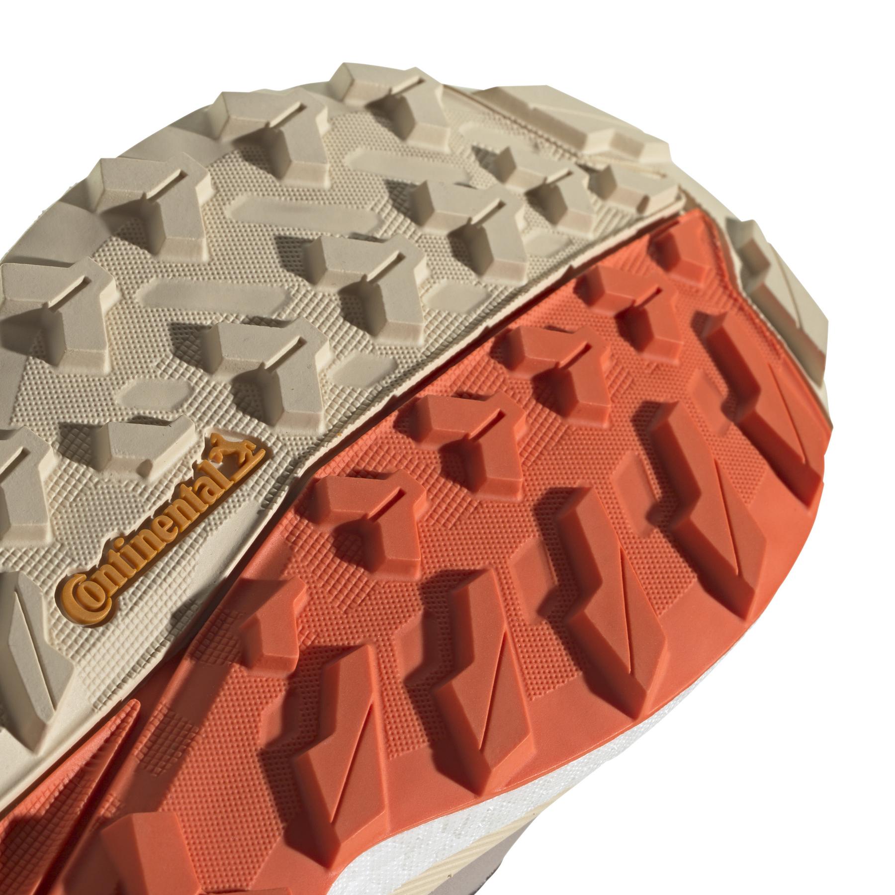 product/a/d/adidas_hq8397_9_footwear_photography_detail_view_2_white_000.jpg