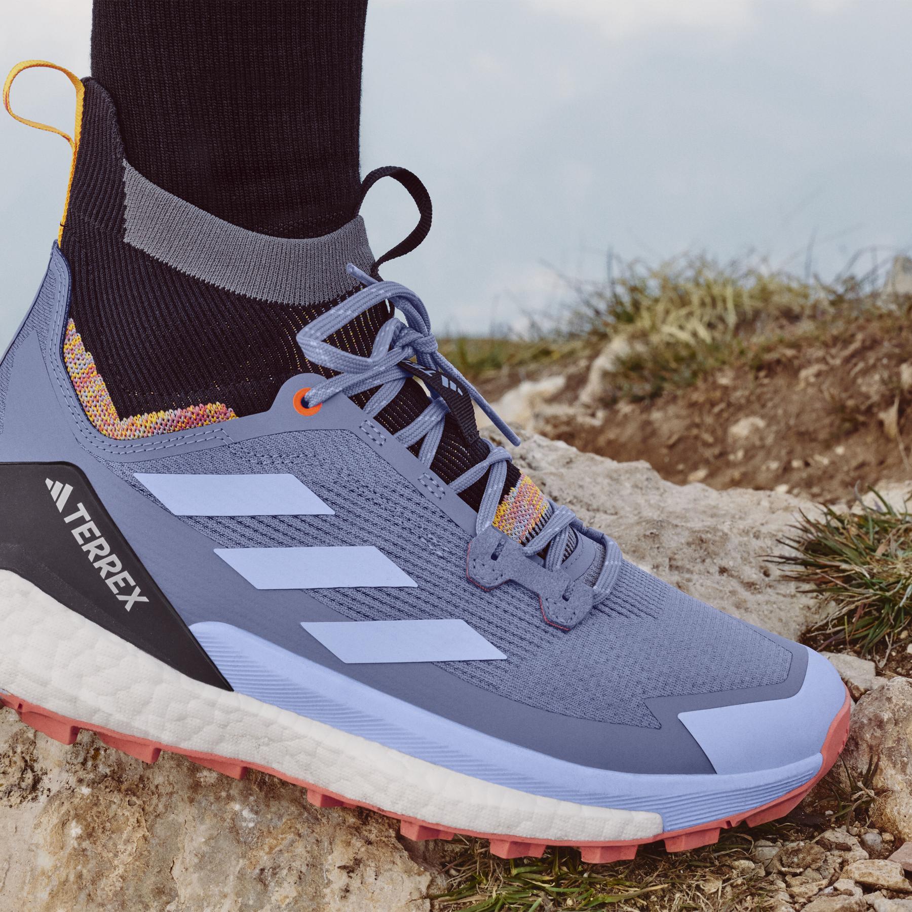 product/a/d/adidas_hq8398_15_footwear_photography_heromrktng_view_3_white_000.jpg