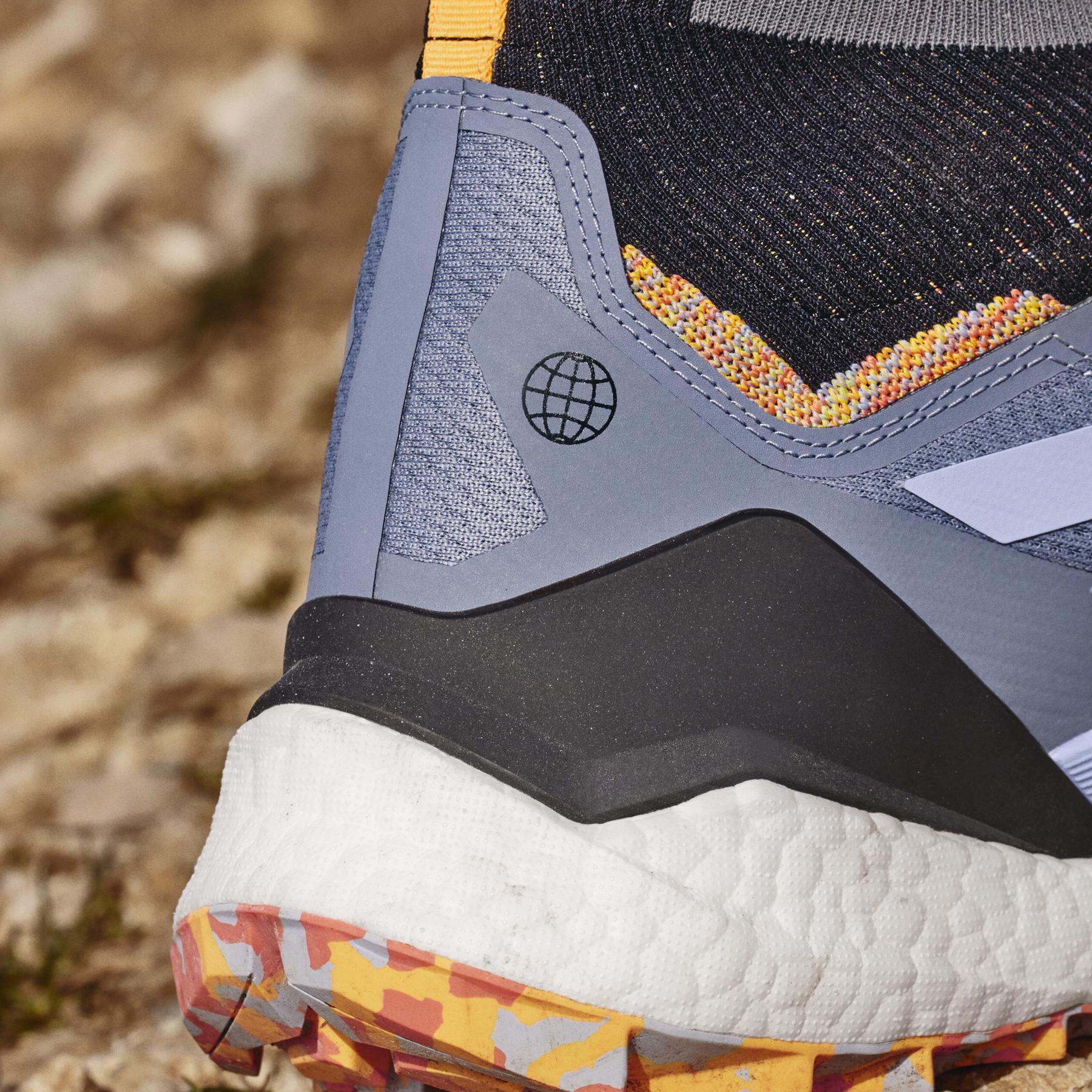 product/a/d/adidas_hq8398_21_footwear_photography_highlight_view_4_white_000.jpg