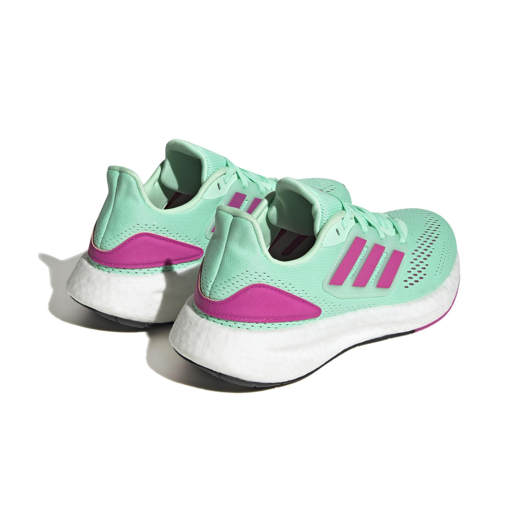 product/a/d/adidas_hq8577_7_footwear_photography_back_lateral_top_view_white_000.jpg