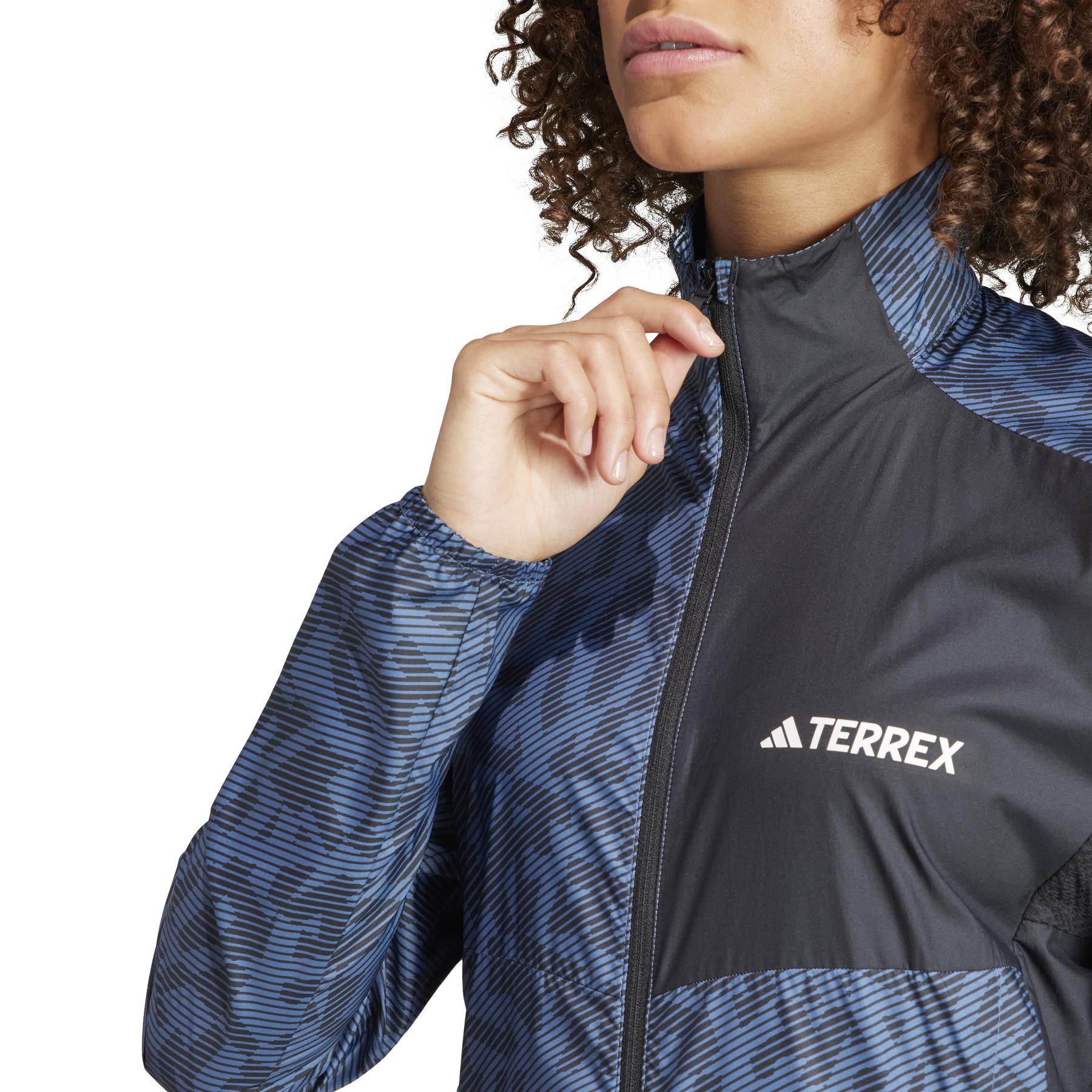 product/a/d/adidas_ia1808_10_apparel_on_model_detail_view_2_white.jpg