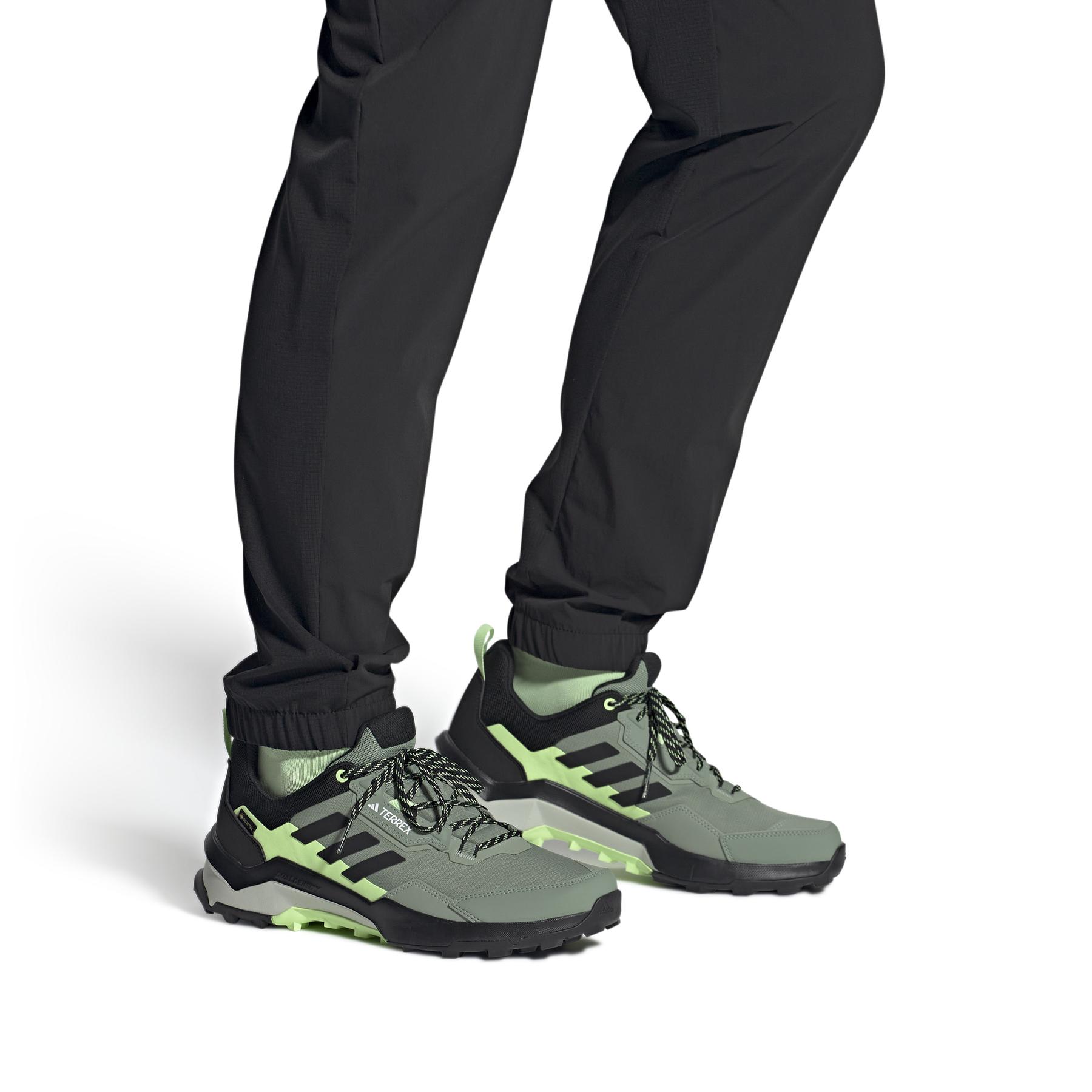 product/a/d/adidas_ie2569_11_footwear_on_model_front_view_white.jpg