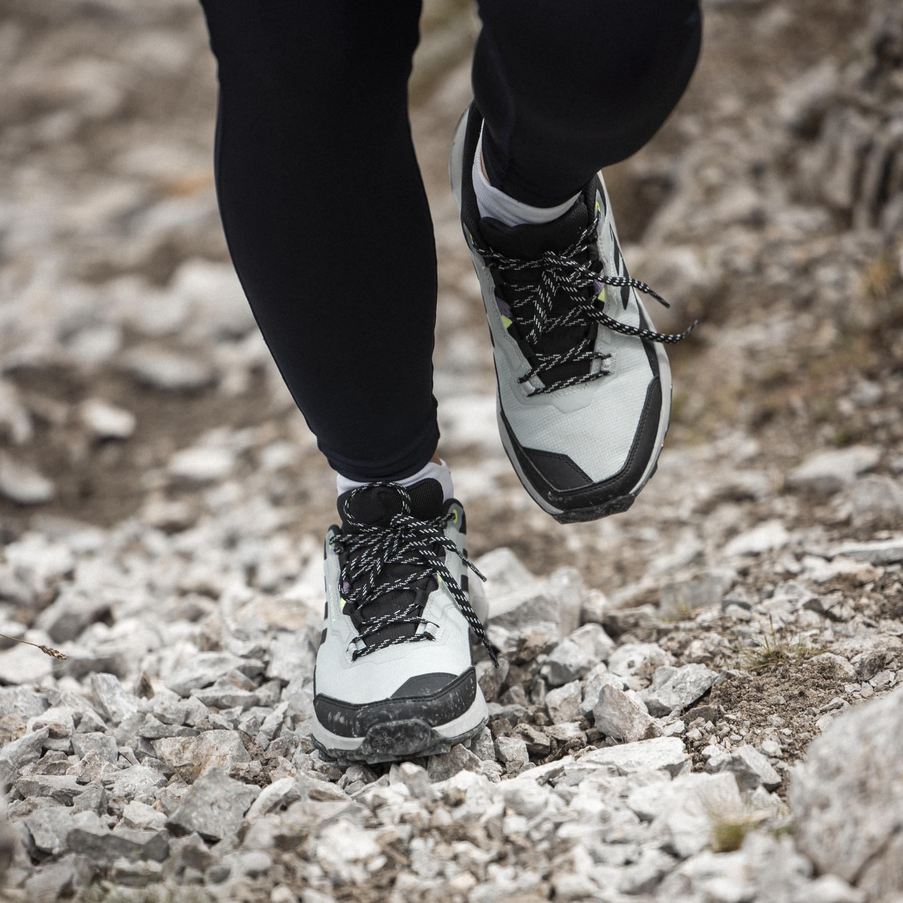 product/a/d/adidas_if4863_18_footwear_photography_heromrktng_view_2-nw091625.jpg