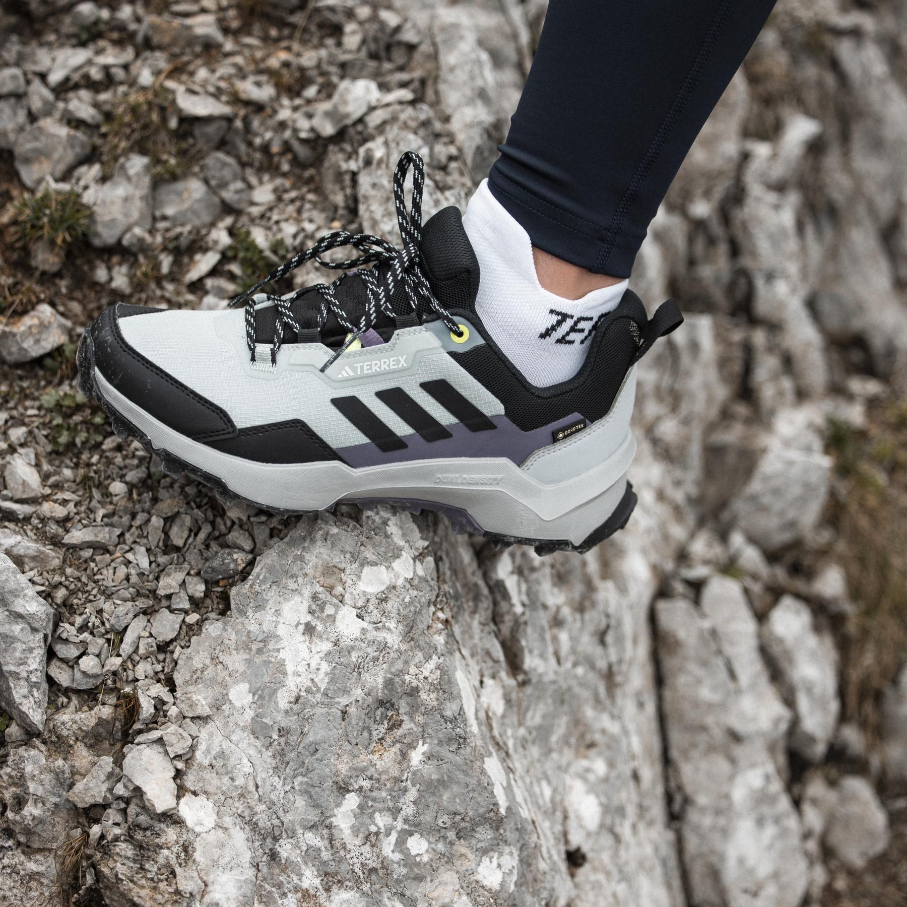 product/a/d/adidas_if4863_20_footwear_photography_heromrktng_view_4-nw091625.jpg
