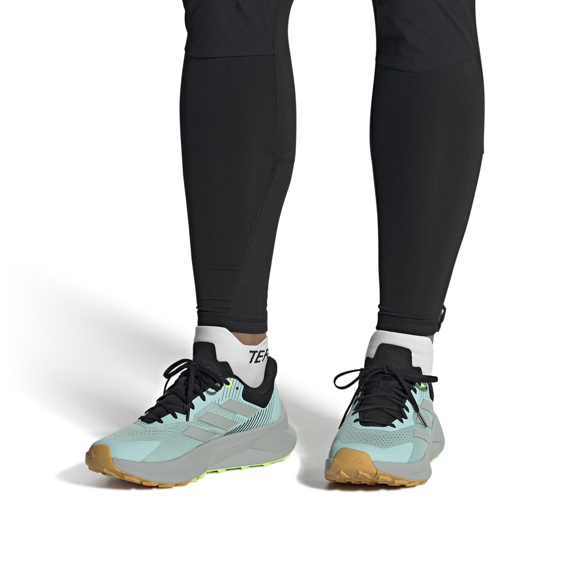 product/a/d/adidas_if5004_11_footwear_on_model_front_view_white-nw091625.jpg