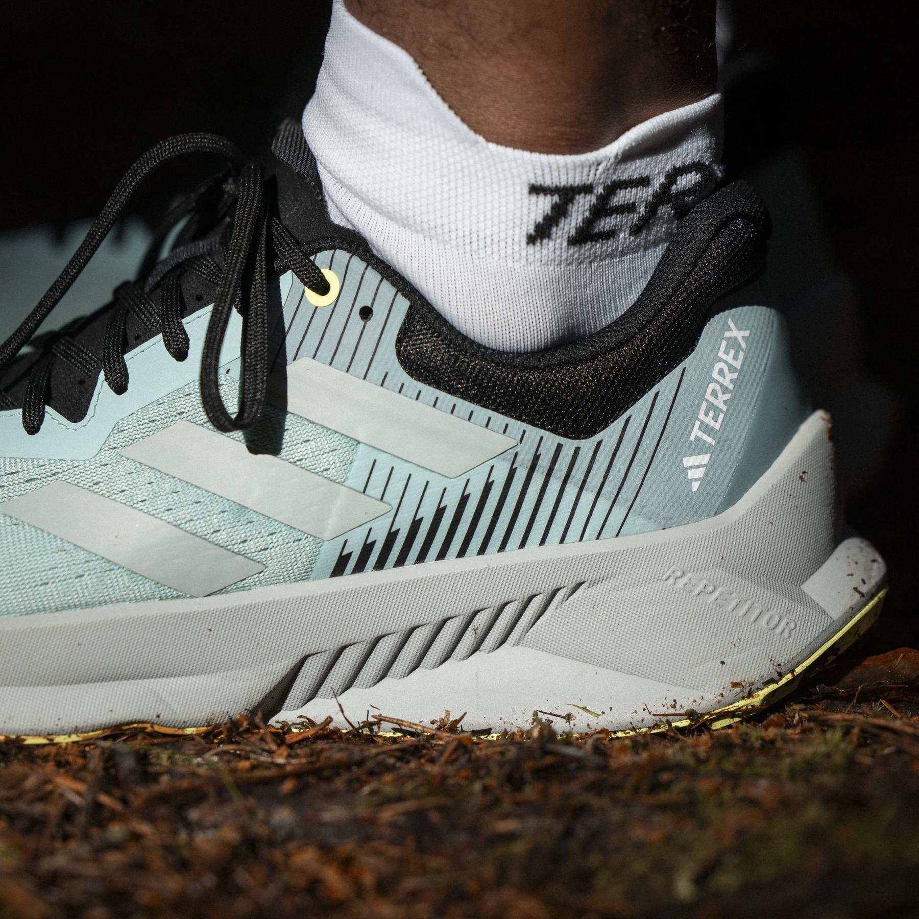 product/a/d/adidas_if5004_22_footwear_photography_highlight_view_1-nw091625.jpg
