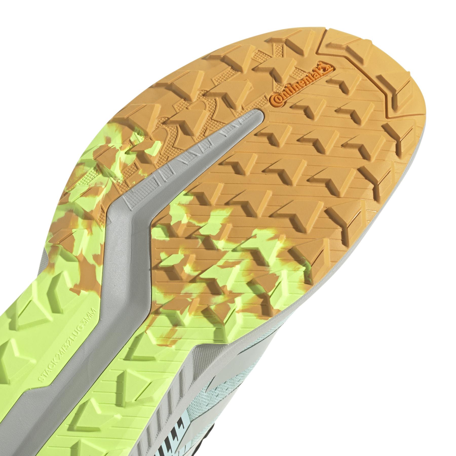 product/a/d/adidas_if5004_8_footwear_photography_detail_view_1_white-nw091625.jpg