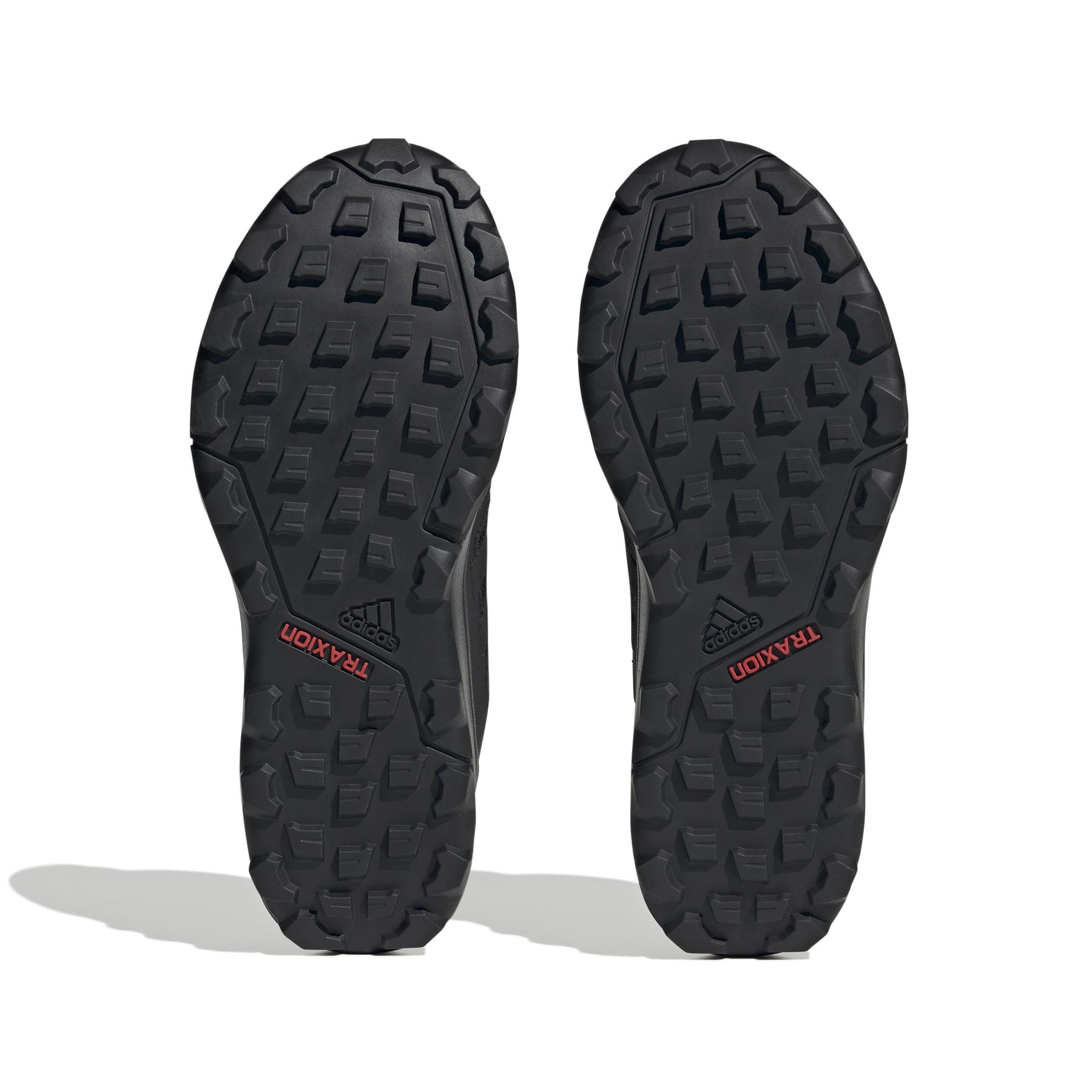 product/a/d/adidas_if5029_4_footwear_photography_bottom_view_white-nw110824.jpg