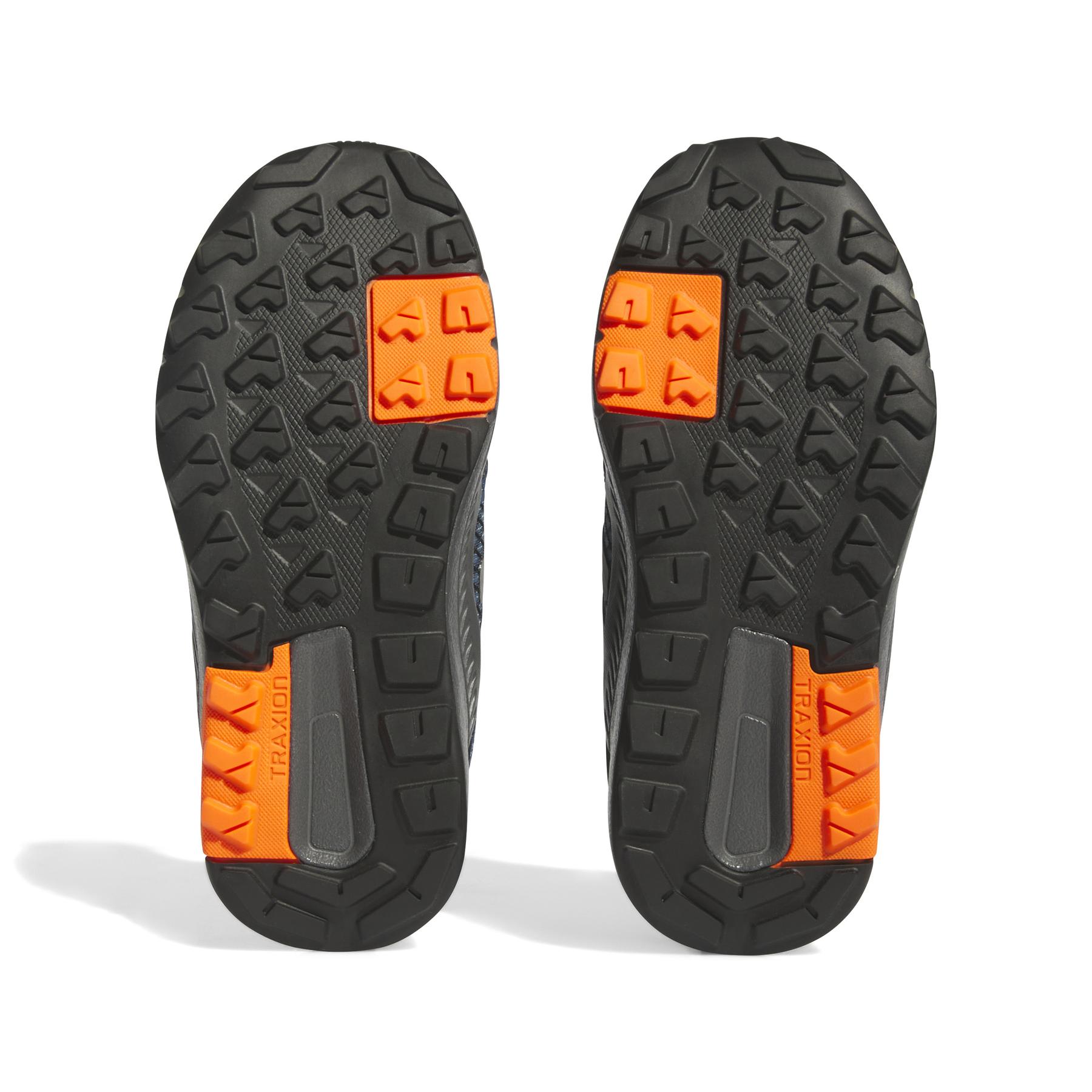 product/a/d/adidas_if5709_4_footwear_photography_bottom_view_white.jpg