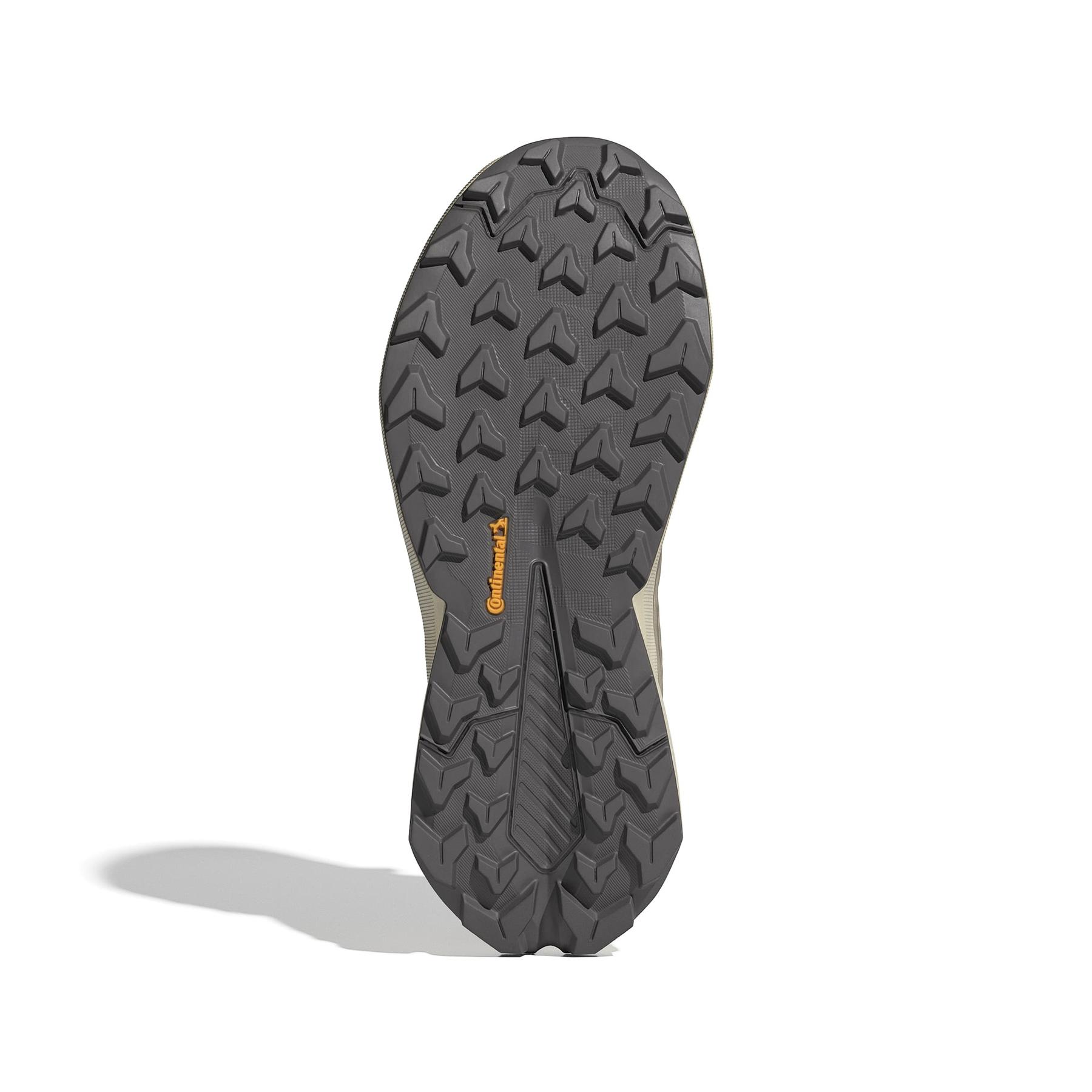 product/a/d/adidas_if6543_4_footwear_photography_bottom_view_white-nw091625.jpg