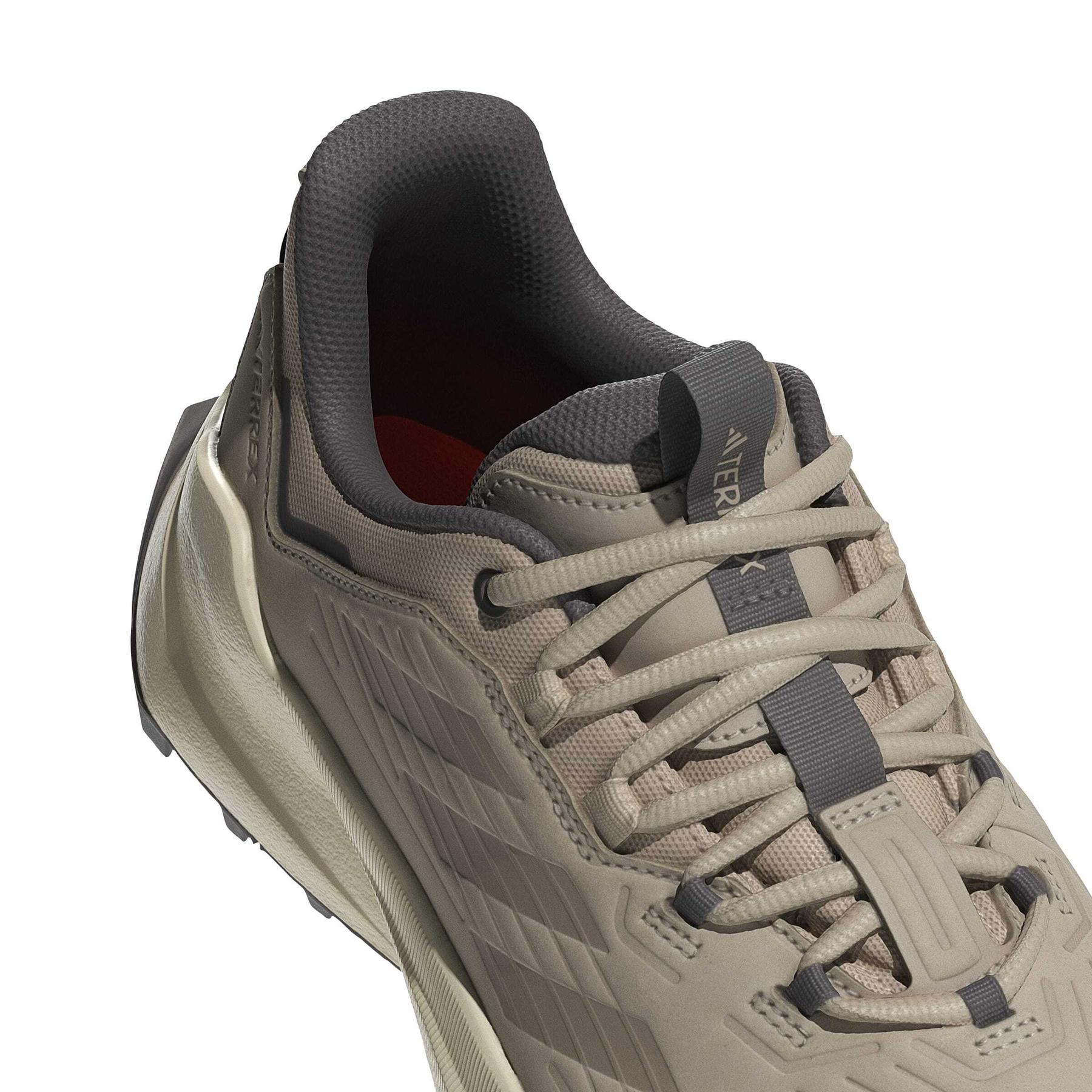 product/a/d/adidas_if6543_8_footwear_photography_detail_view_1_white-nw091625.jpg