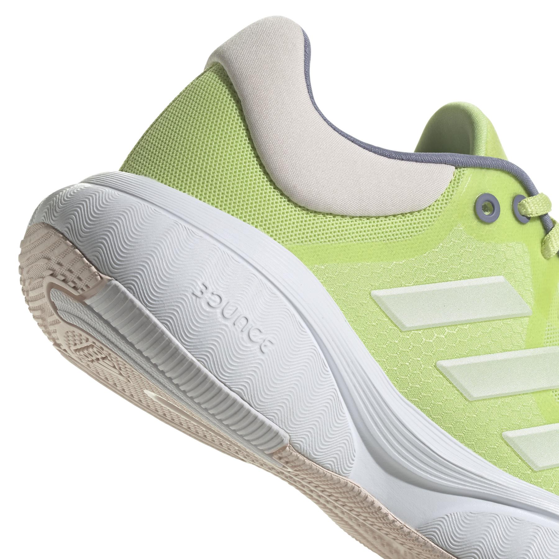 product/a/d/adidas_ig0331_8_footwear_photography_detail_view_1_white-nw091625.jpg