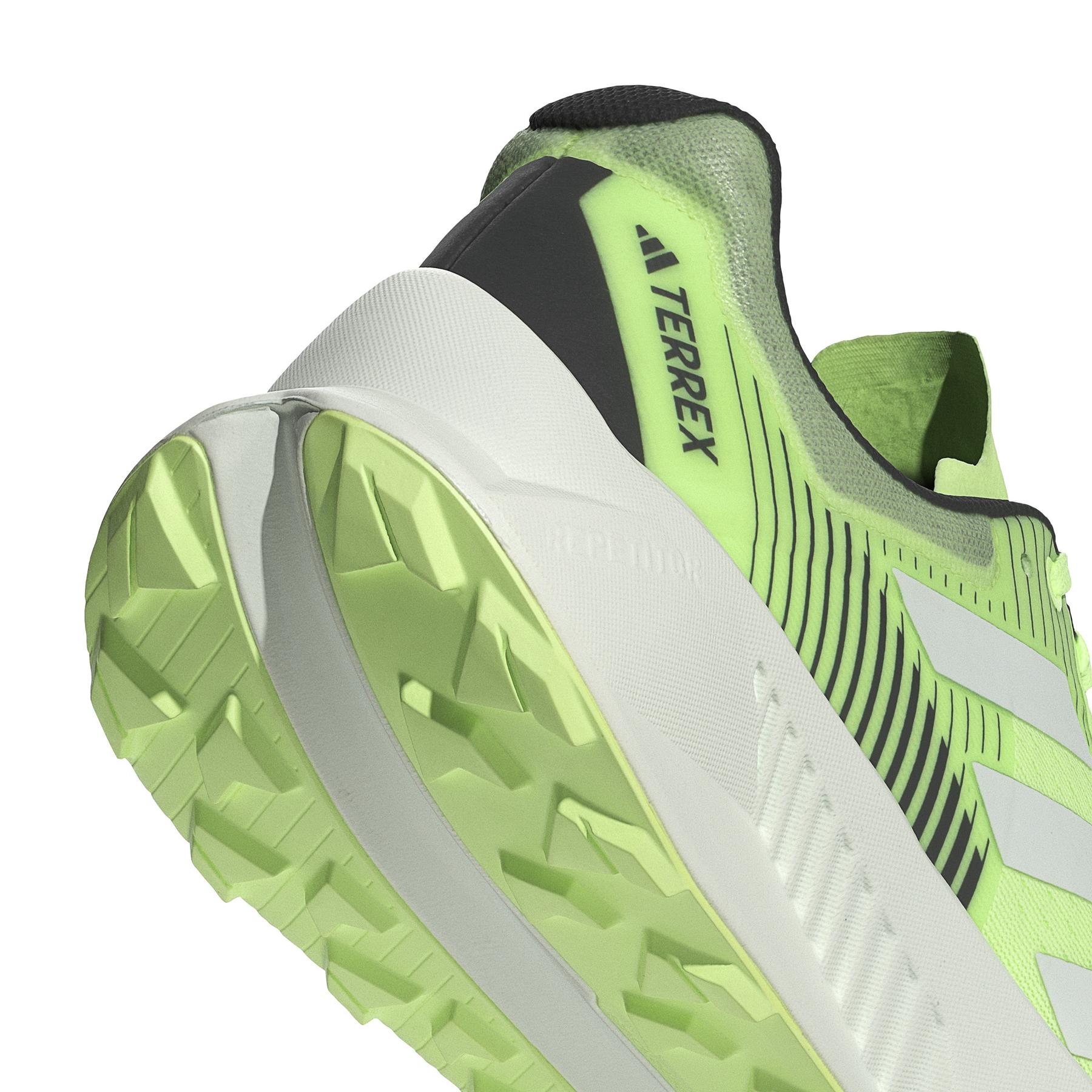 product/a/d/adidas_ig8026_9_footwear_photography_detail_view_2_white-nw031524.jpg