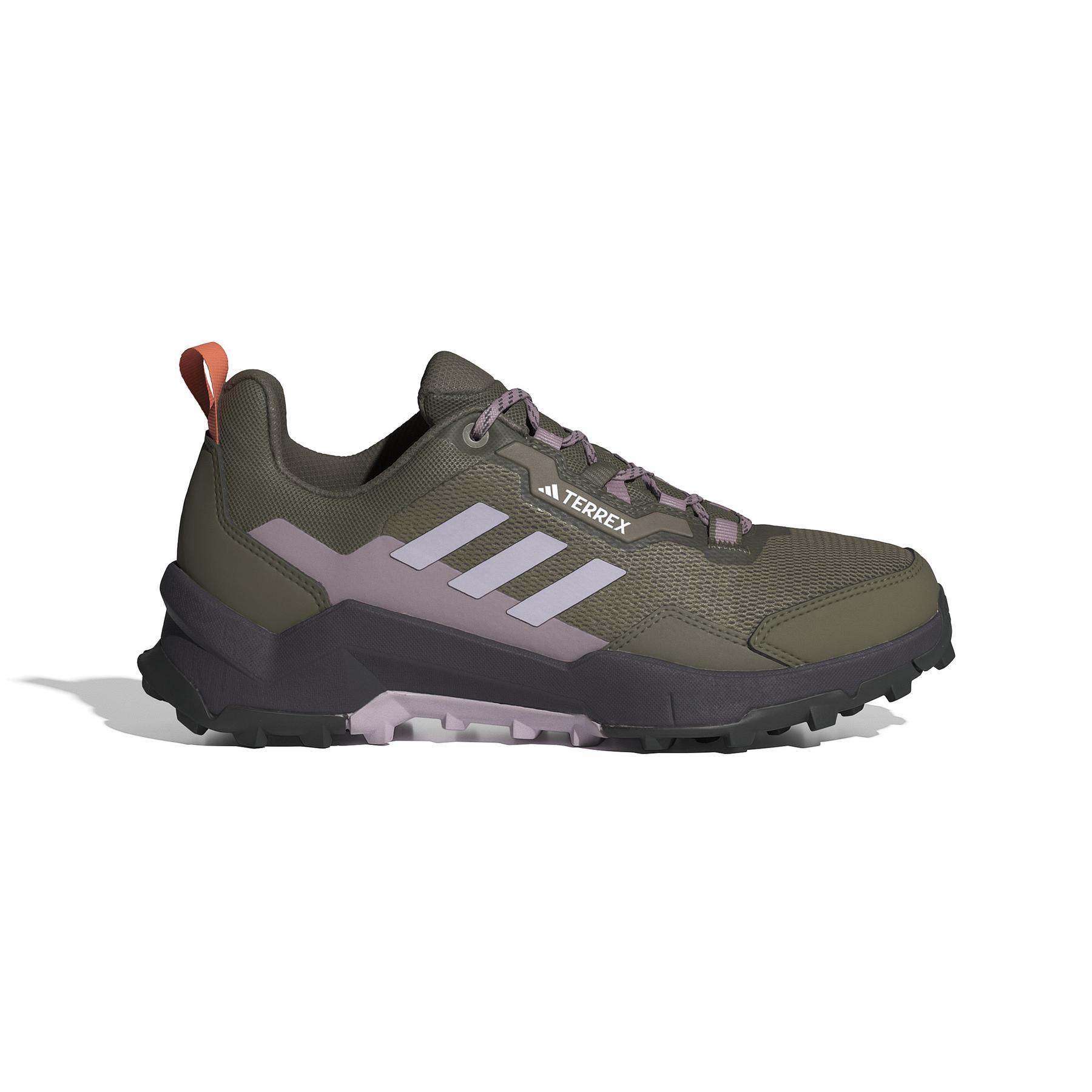 product/a/d/adidas_ig8845_1_footwear_photography_side_lateral_center_view_white.jpg
