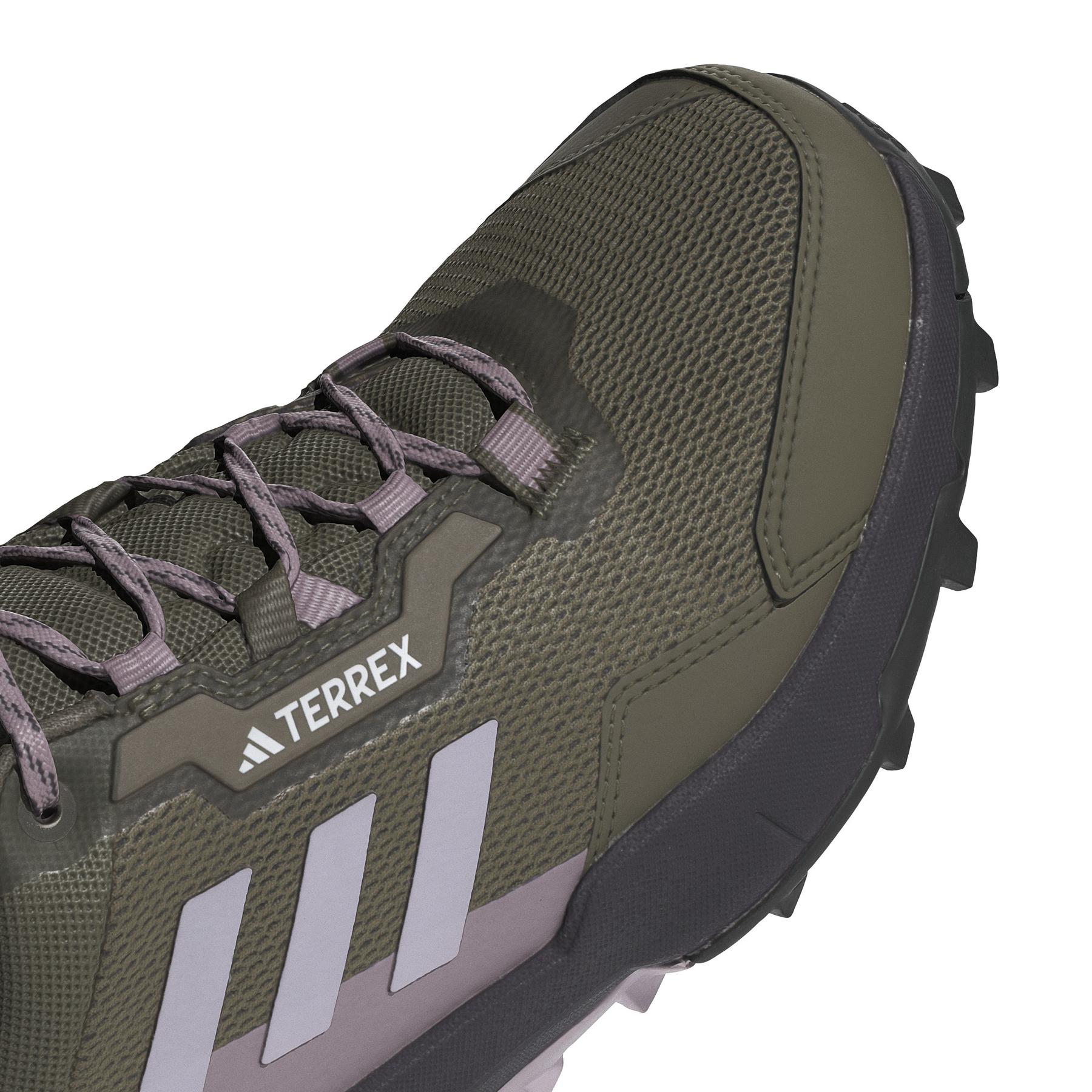 product/a/d/adidas_ig8845_8_footwear_photography_detail_view_1_white.jpg