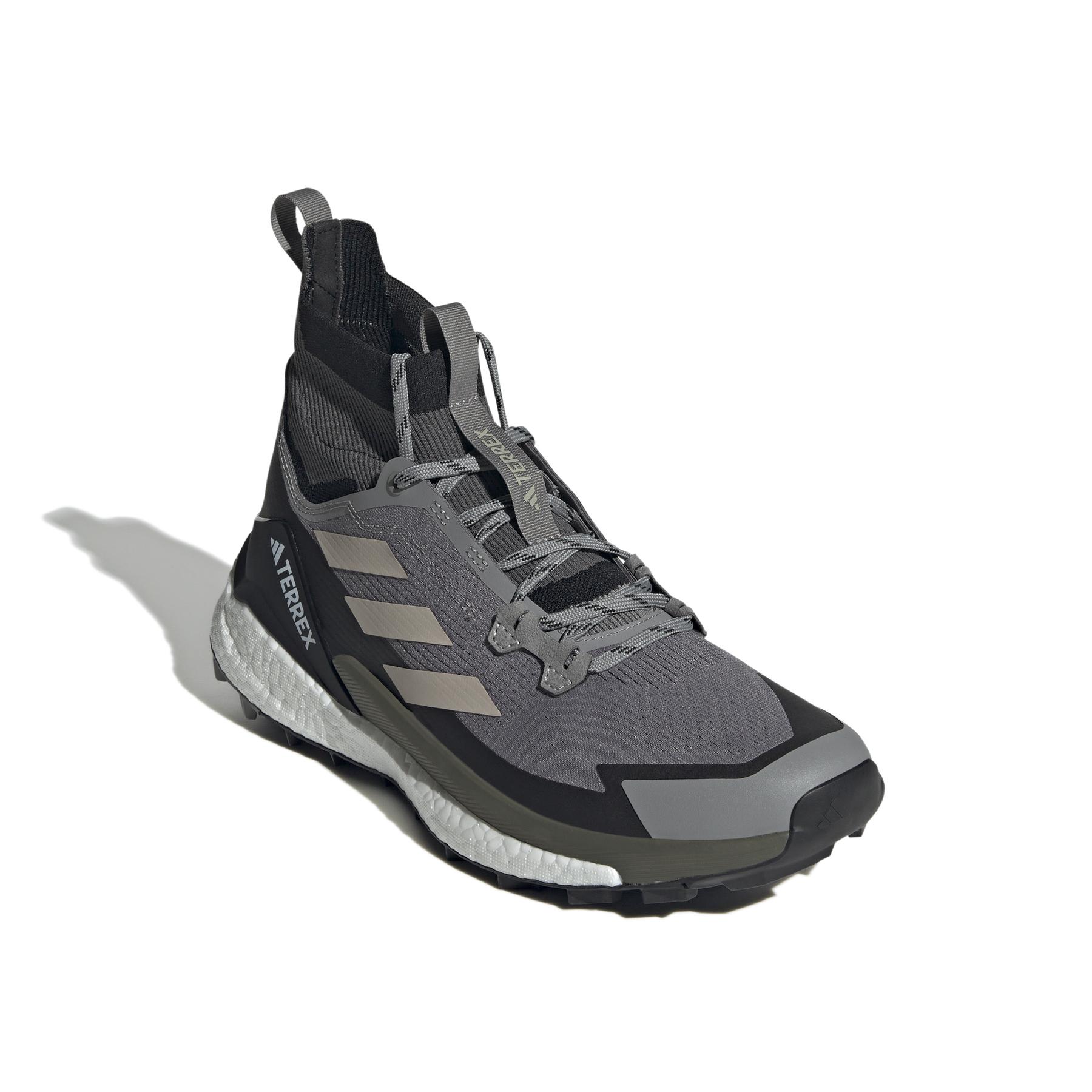 product/a/d/adidas_ig8866_6_footwear_photography_front_lateral_top_view_white.jpg