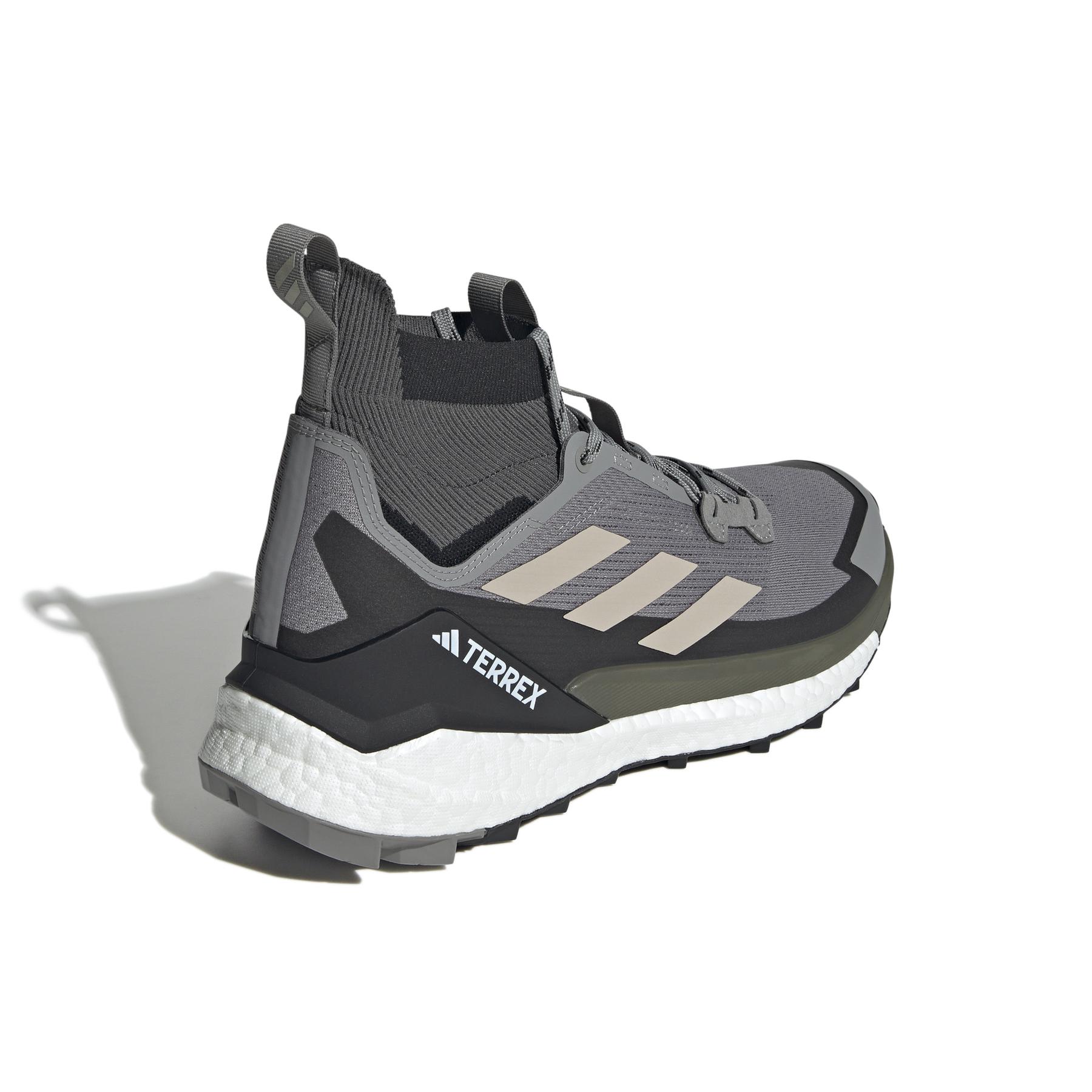 product/a/d/adidas_ig8866_7_footwear_photography_back_lateral_top_view_white.jpg