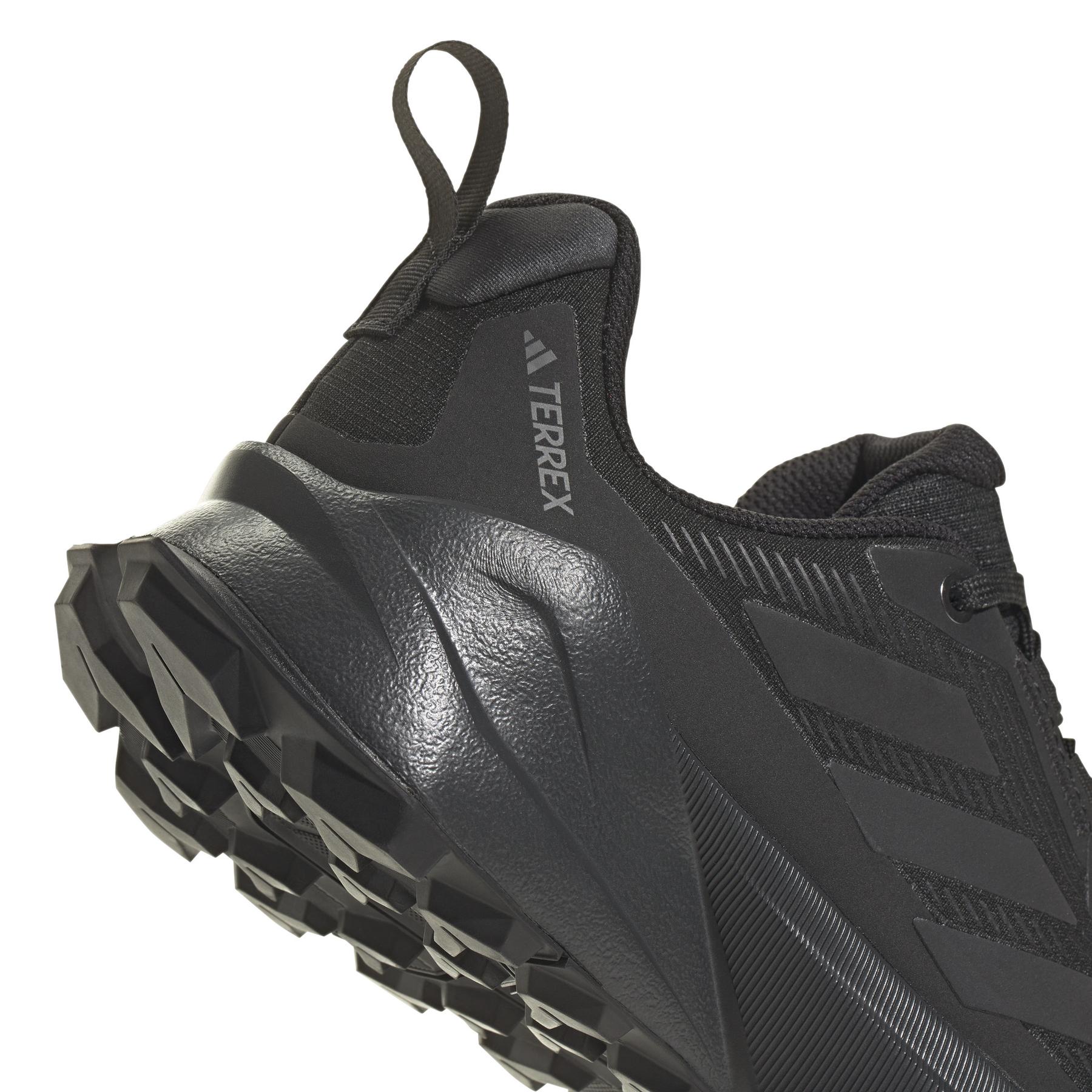 product/a/d/adidas_ih0617_8_footwear_photography_detail_view_1_white-nw091625.jpg