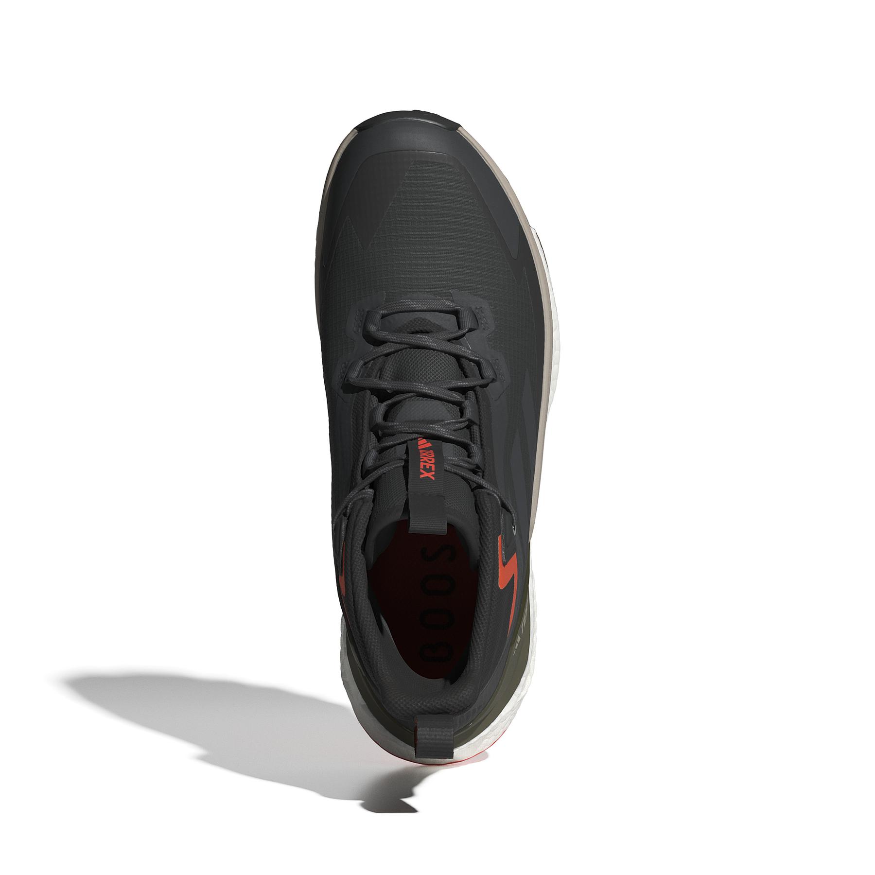 product/a/d/adidas_ih0669_3_footwear_photography_top_portrait_view_white-nw091625.jpg