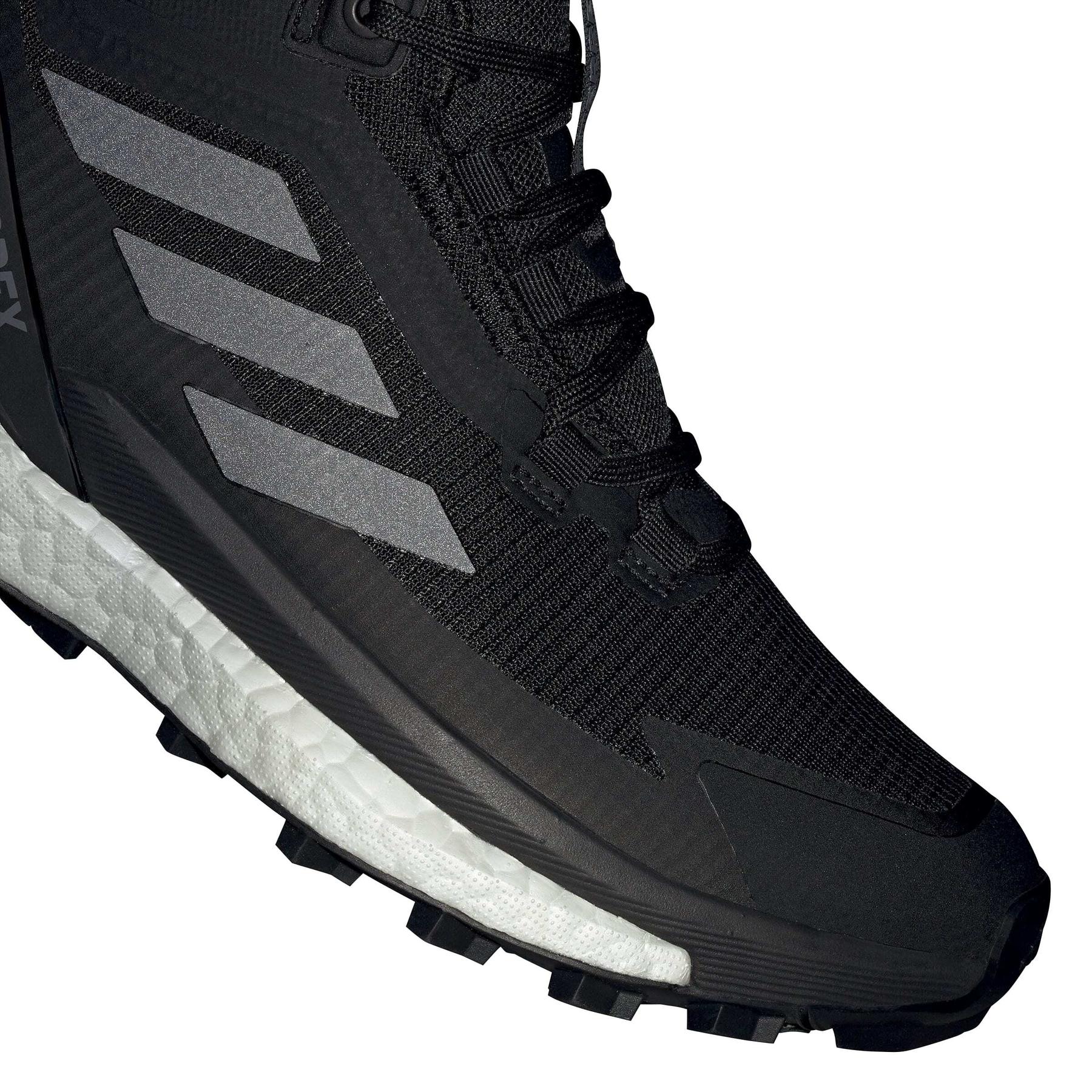 product/a/d/adidas_ih0670_13_footwear_photography_reflective_detail_white-nw091625.jpg