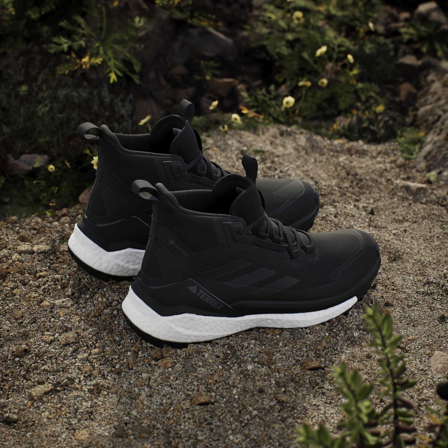 product/a/d/adidas_ih0670_21_footwear_photography_heromrktng_view_6-nw091625.jpg