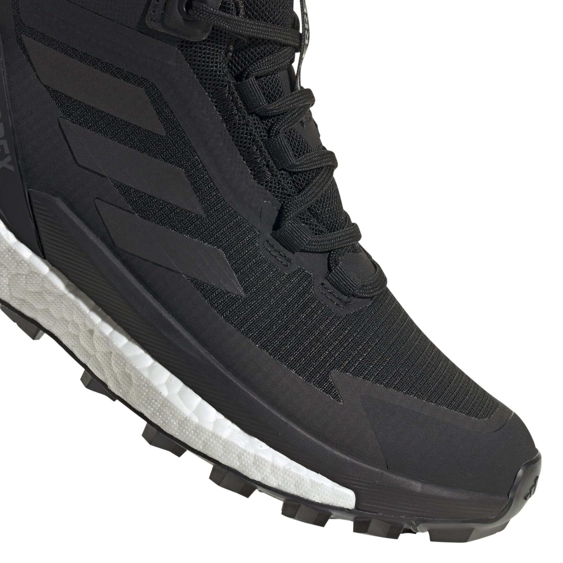 product/a/d/adidas_ih0670_9_footwear_photography_detail_view_2_white-nw091625.jpg