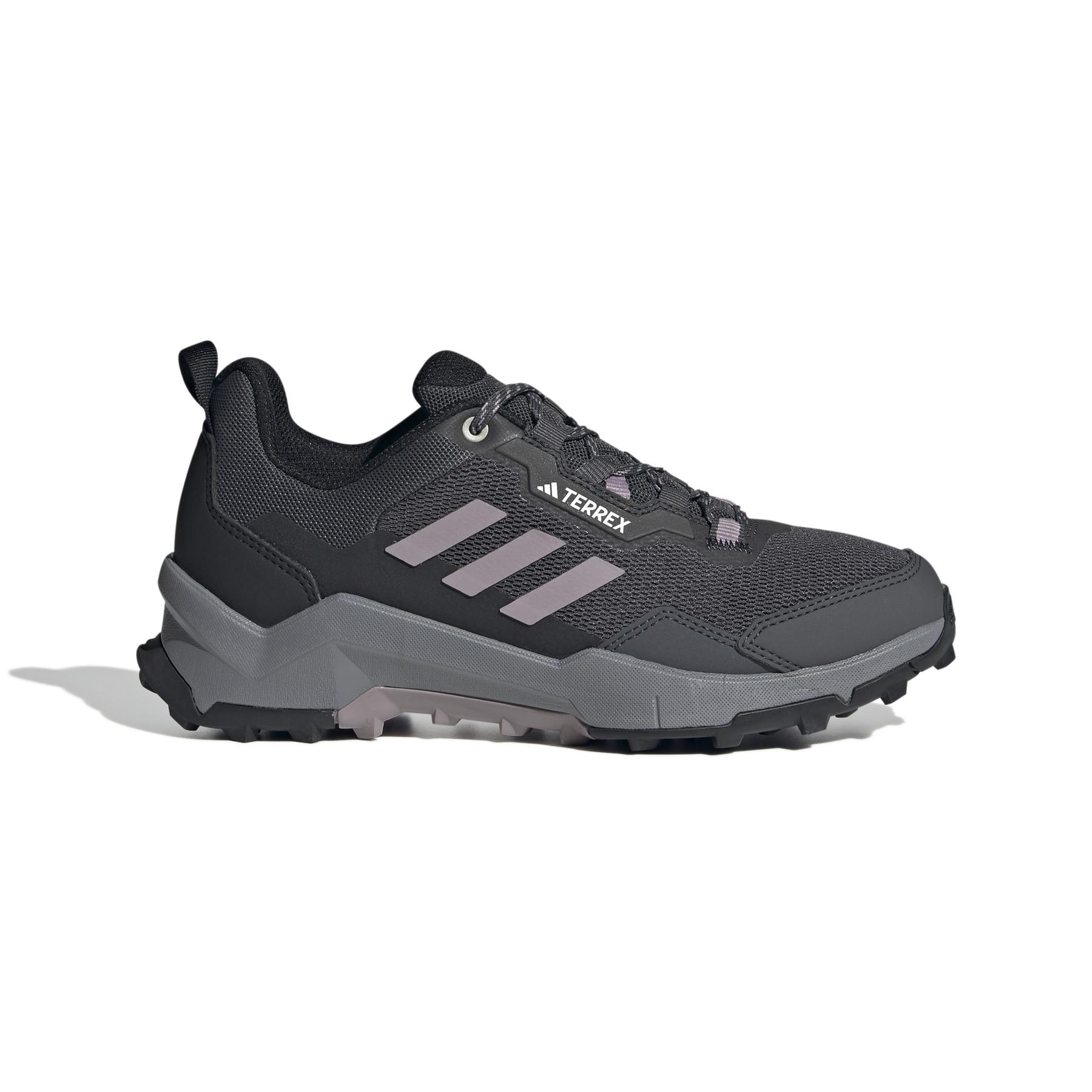 product/a/d/adidas_ih1143_1_footwear_photography_side_lateral_center_view_white.jpg