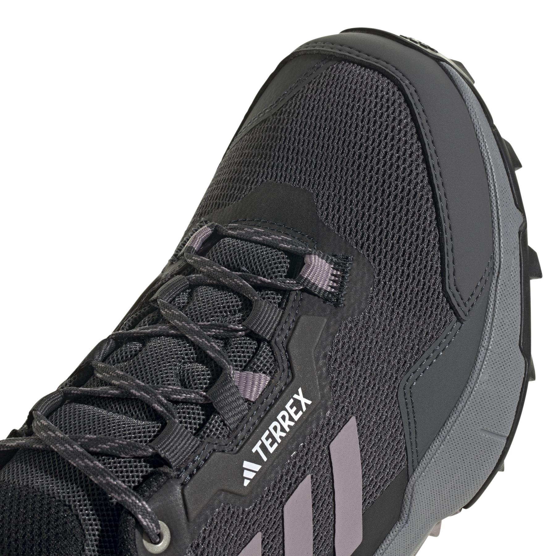 product/a/d/adidas_ih1143_8_footwear_photography_detail_view_1_white.jpg