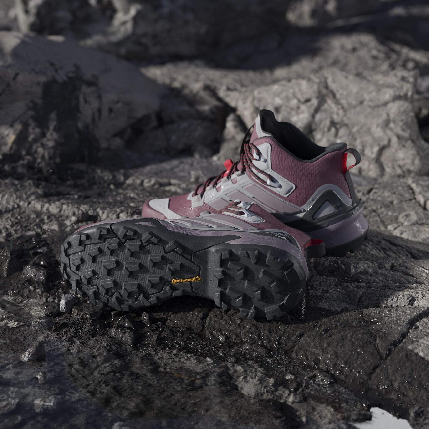 product/a/d/adidas_ih2806_16_footwear_photography_heromrktng_view_4-nw091625.jpg