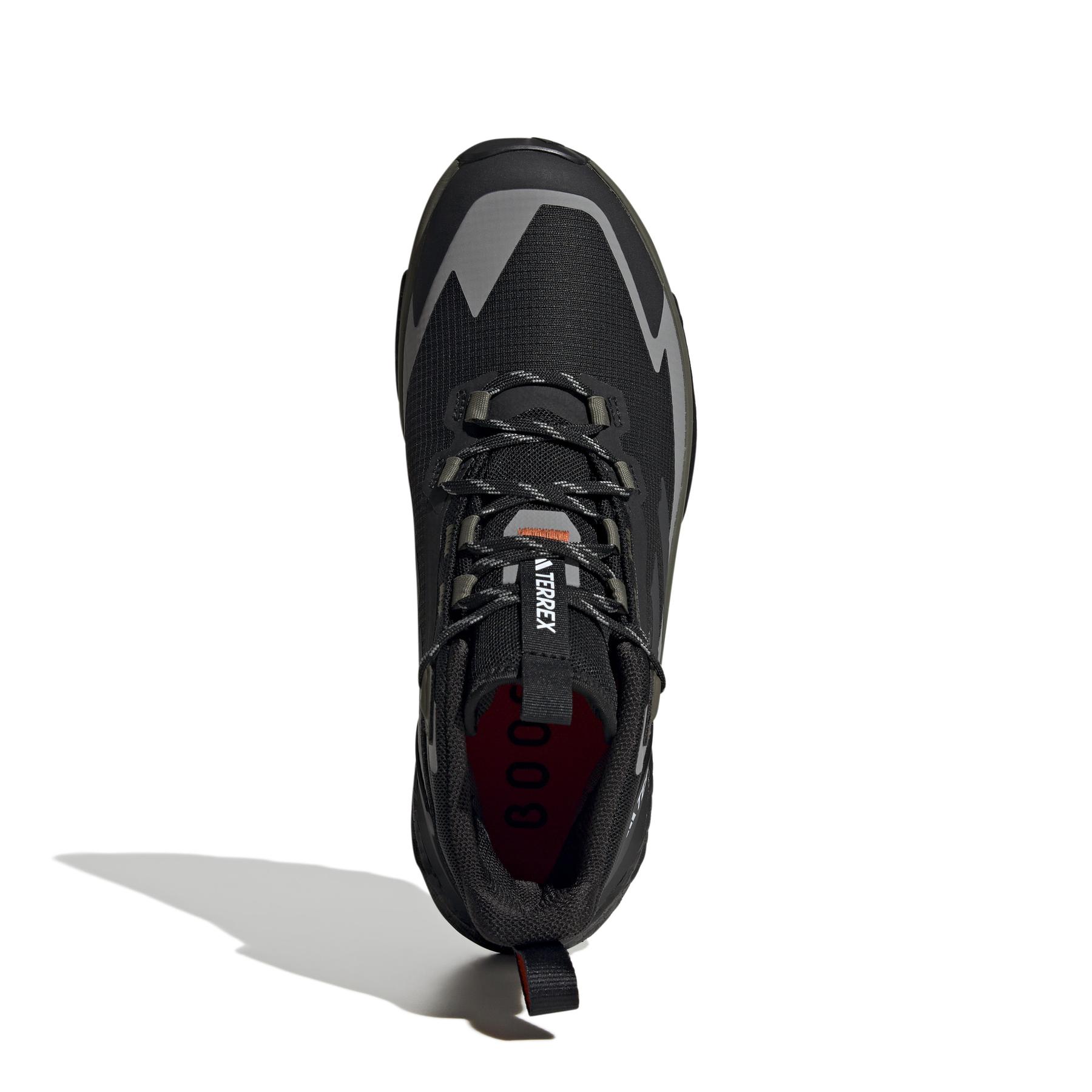 product/a/d/adidas_ih3526_3_footwear_photography_top_portrait_view_white-nw091625.jpg