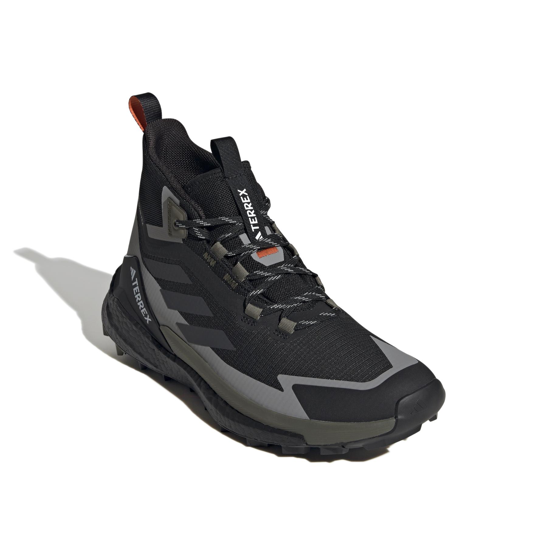 product/a/d/adidas_ih3526_6_footwear_photography_front_lateral_top_view_white-nw091625.jpg