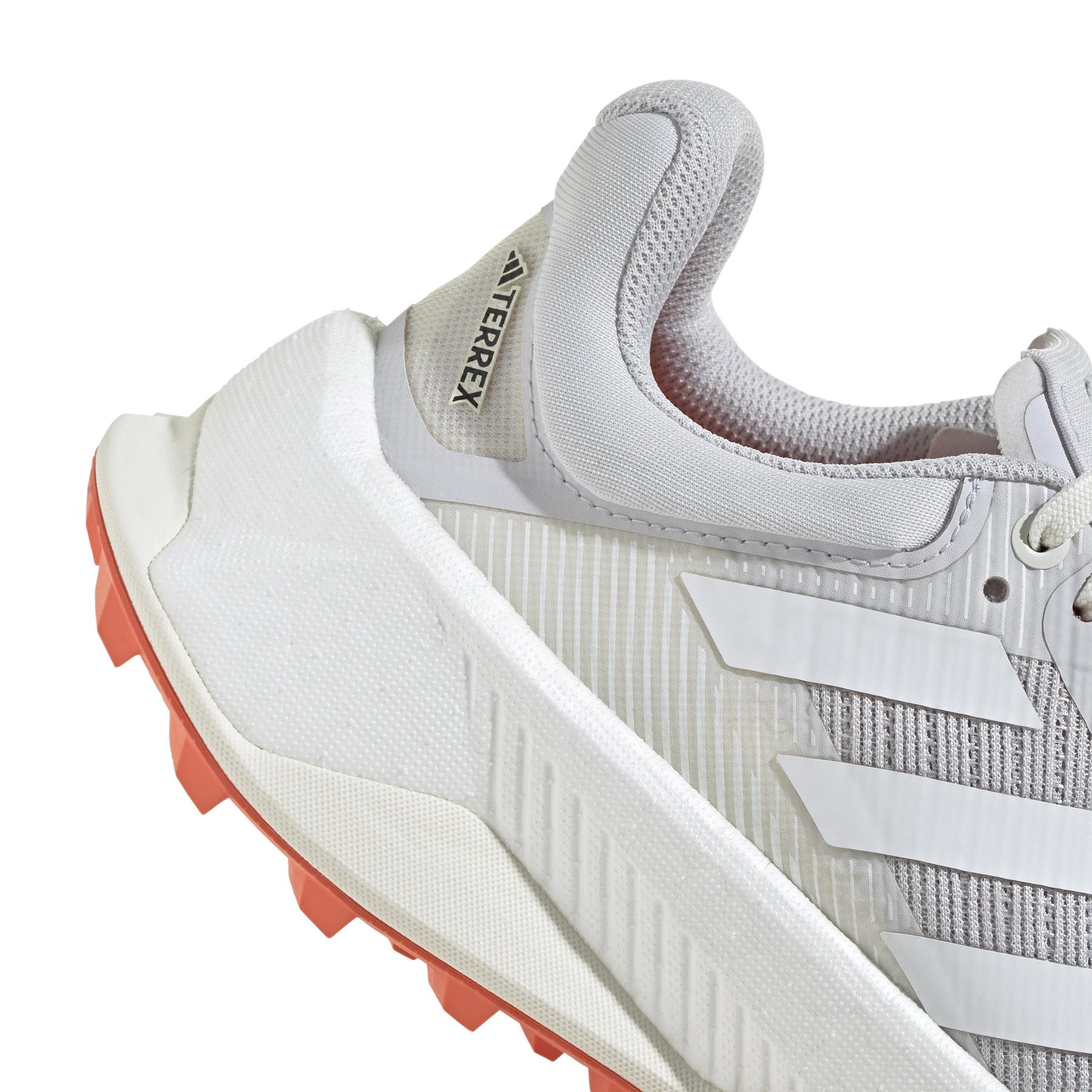 product/a/d/adidas_ih3791_9_footwear_photography_detail_view_2_white-nw091625.jpg
